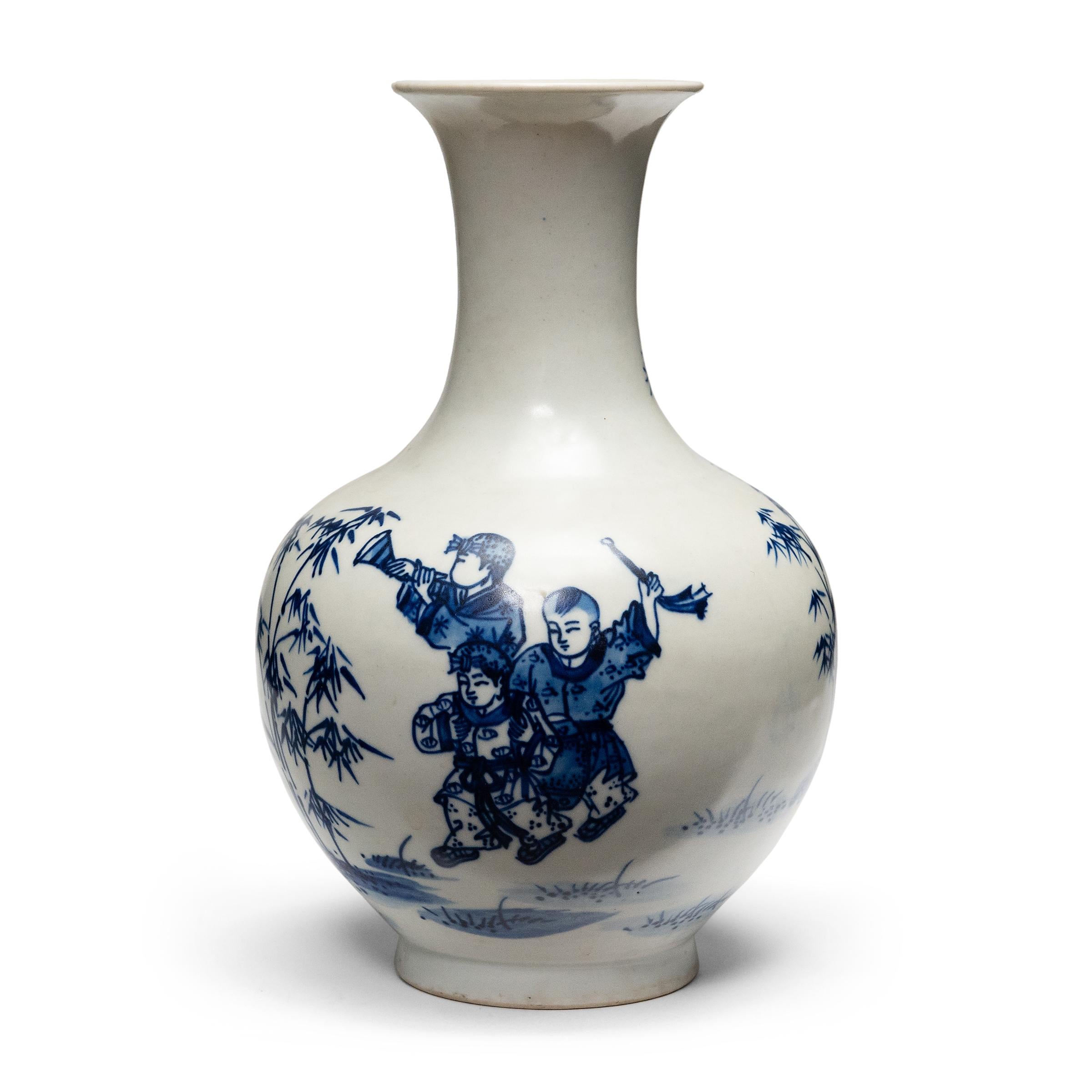 Chinese Export Petite Blue and White Chinese Pear Vase For Sale