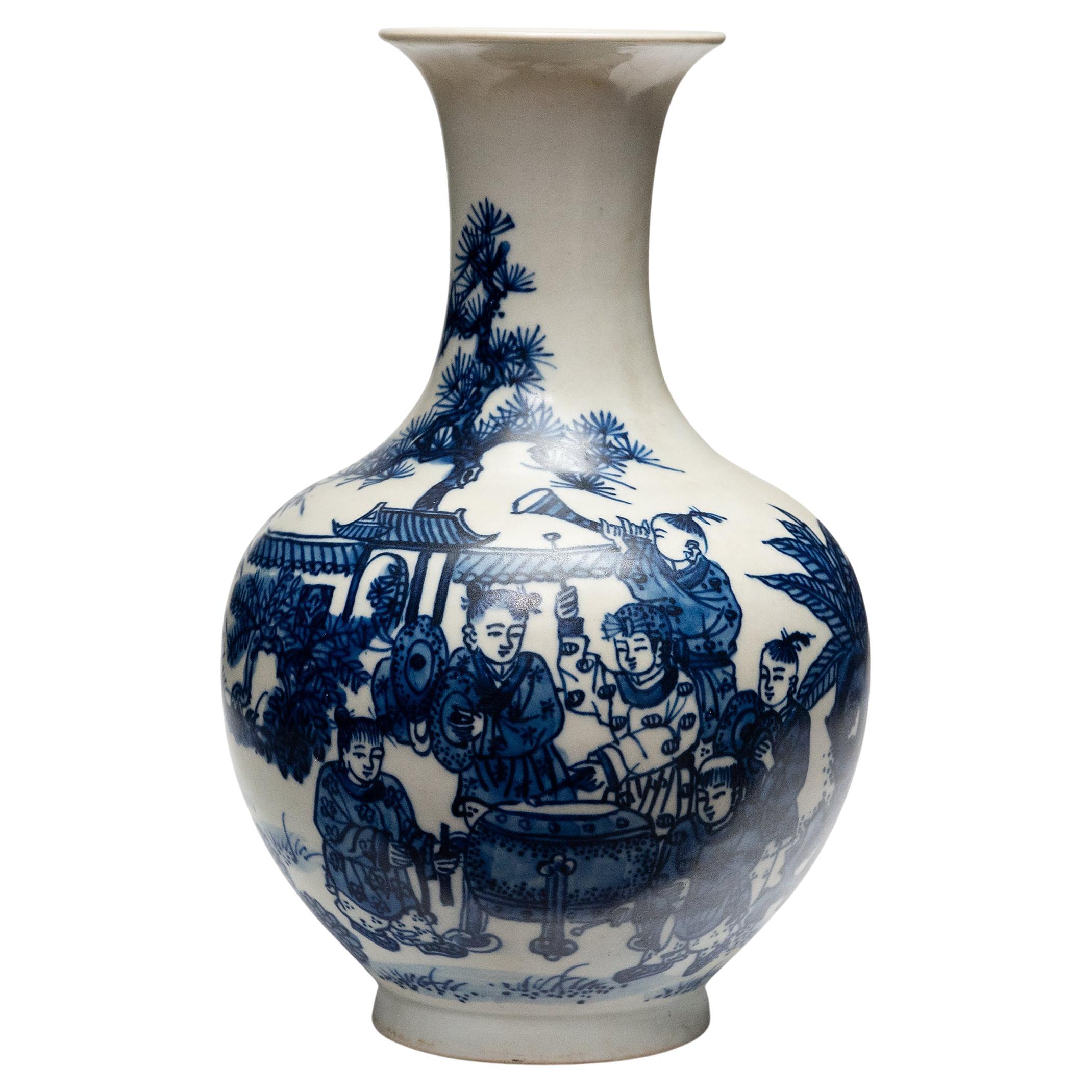 Kleine blau-weiße chinesische Birnenvase