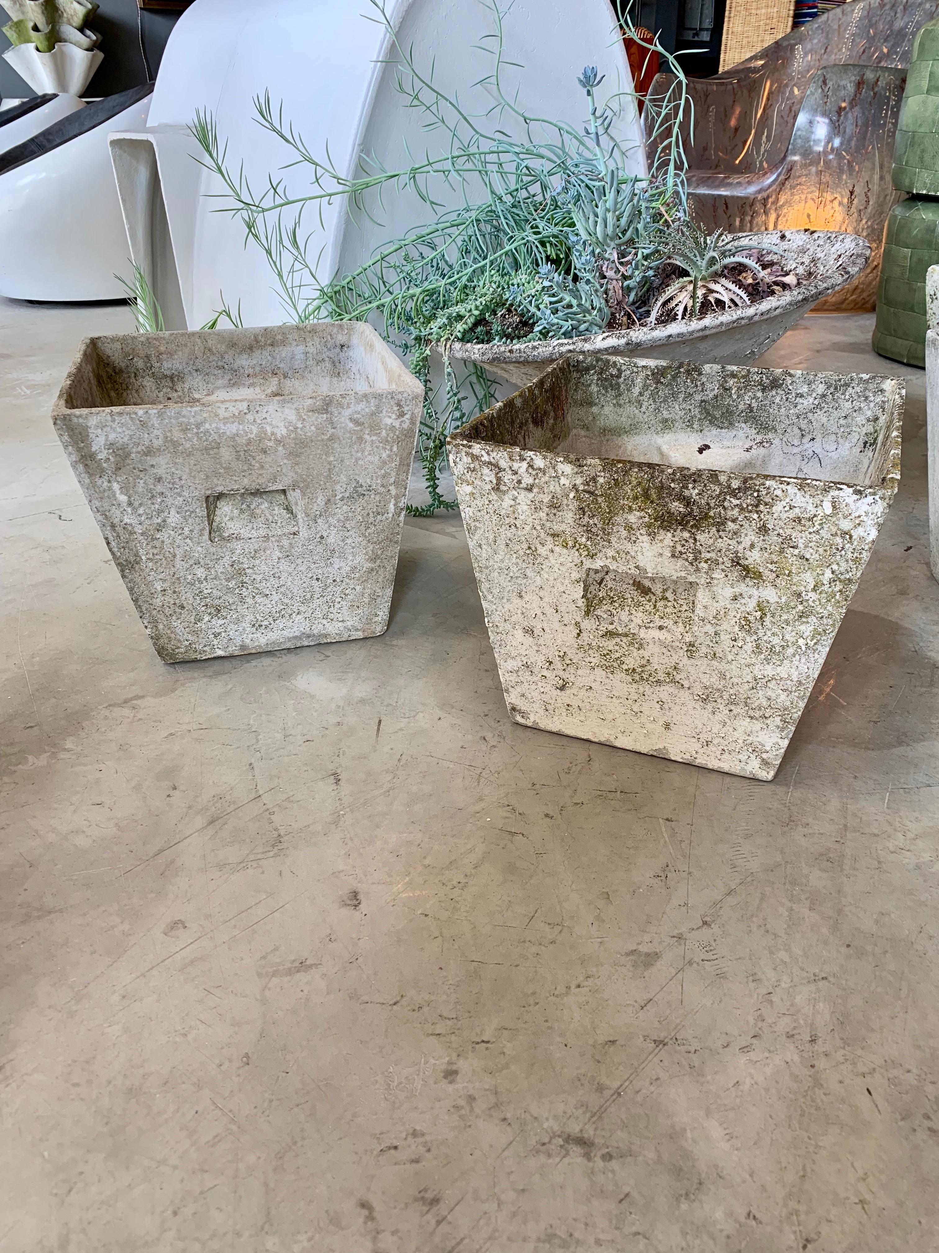 Great sculptural box planters by Willy Guhl for Eternit. Made of fiber cement. Two with a lot of patina, and two on the cleaner side. Great petite planters. Perfect size. 4 available. Priced individually. 



 

       