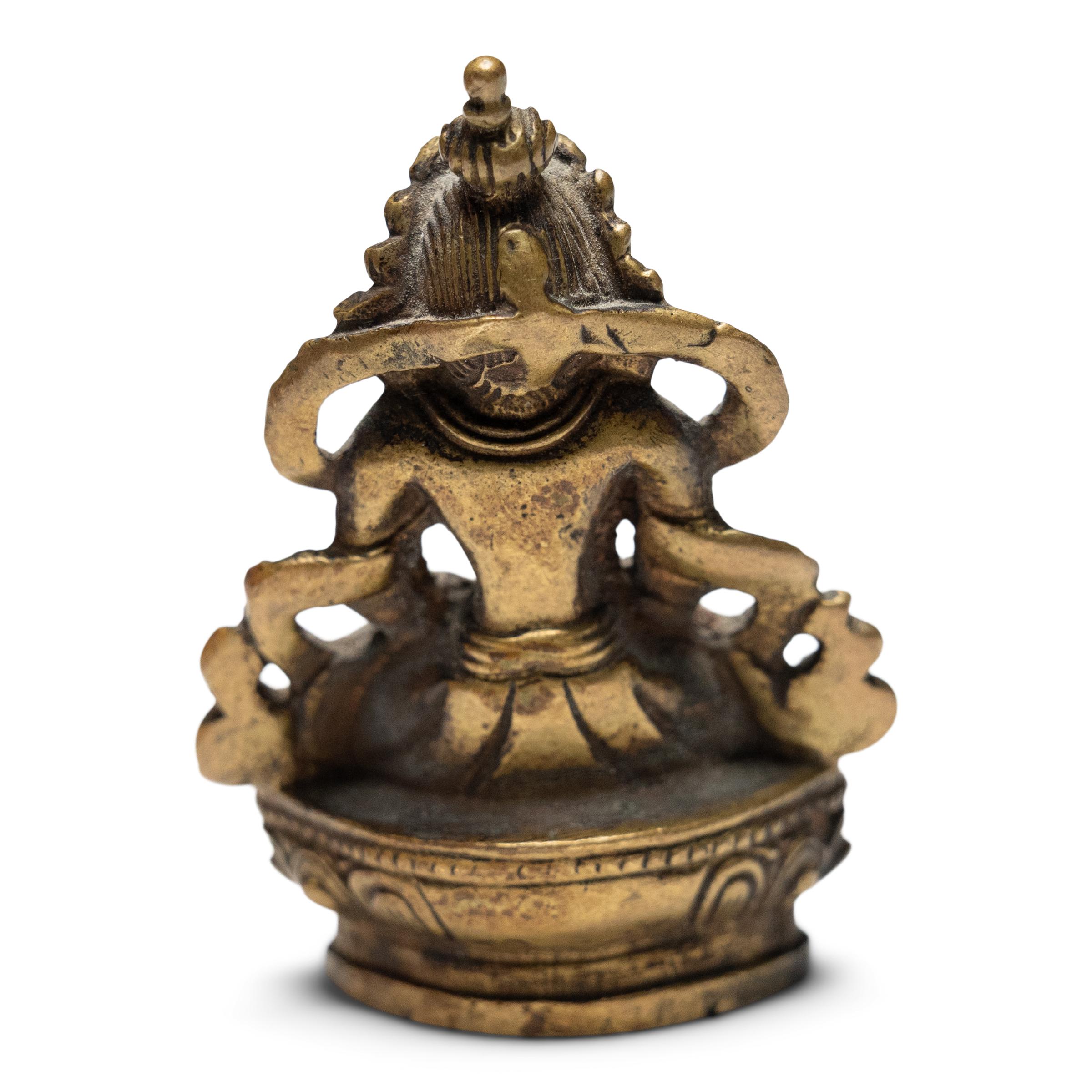 Kleines Messing-Amulett von Avalokiteshvara (Gegossen) im Angebot