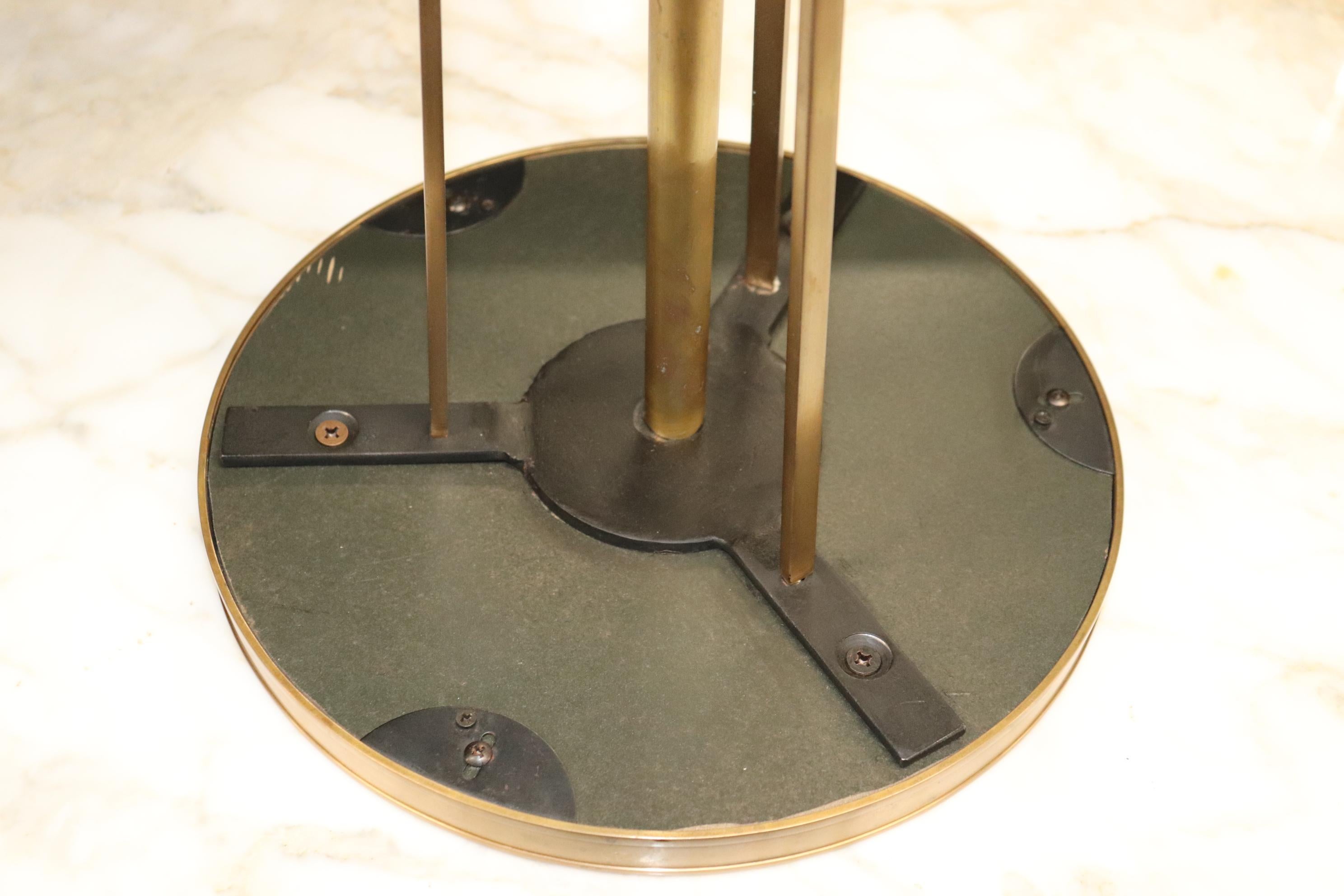 Européen Petite table d'appoint Guéridon vintage en laiton et miroir de style Art Déco français