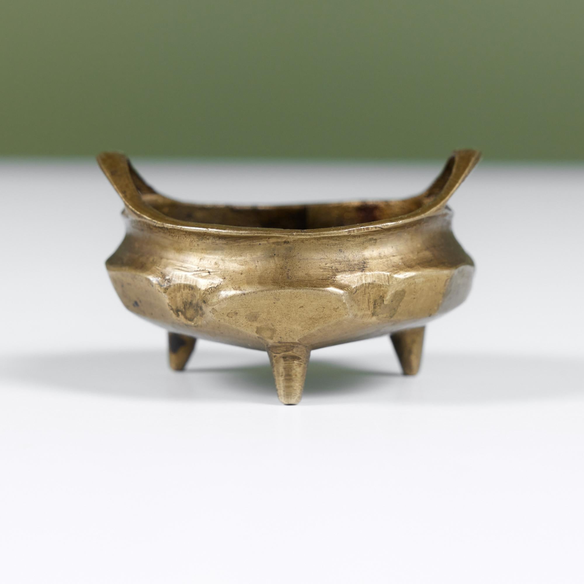 Petite Brass Bowl with Handles For Sale 1