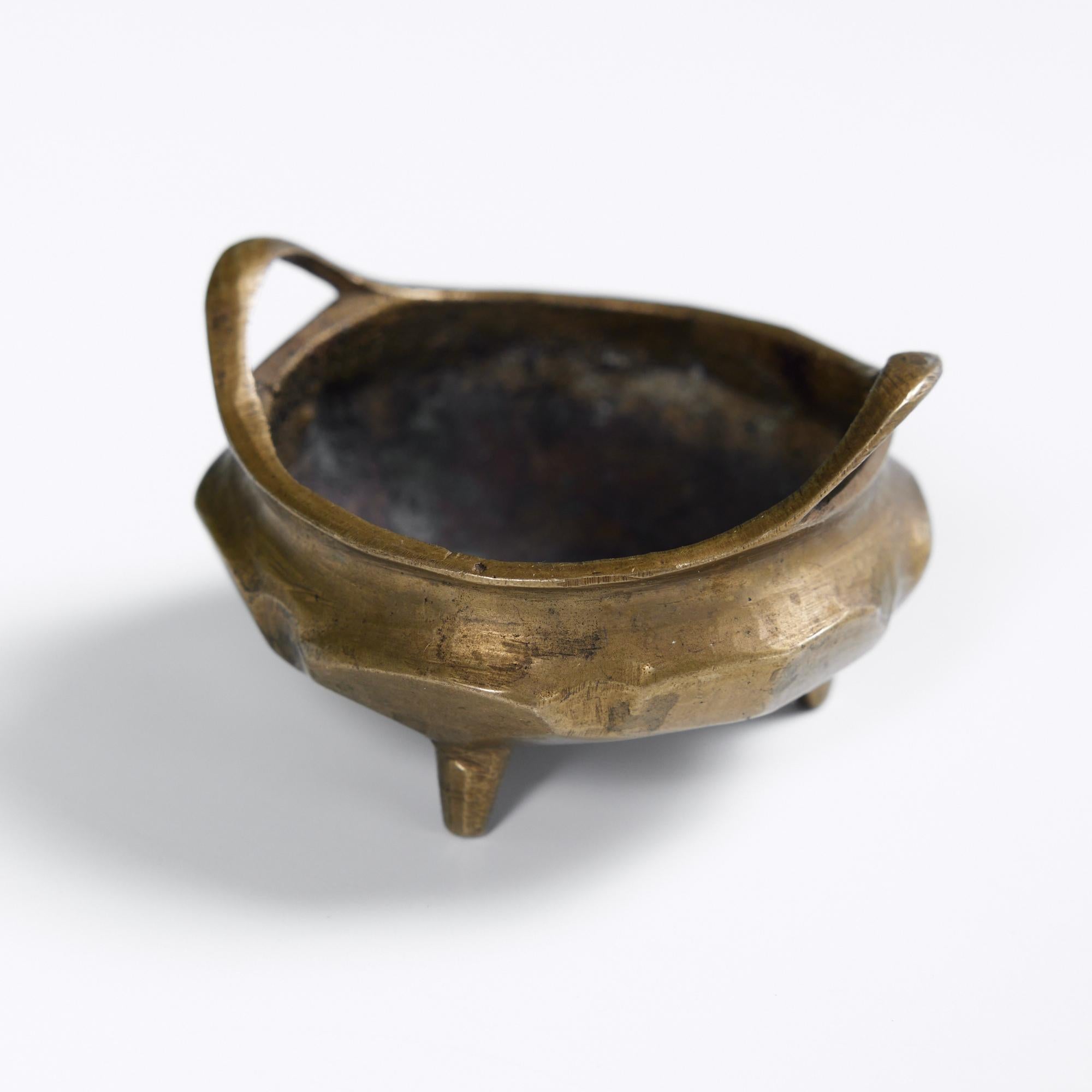 Petite Brass Bowl with Handles For Sale 2