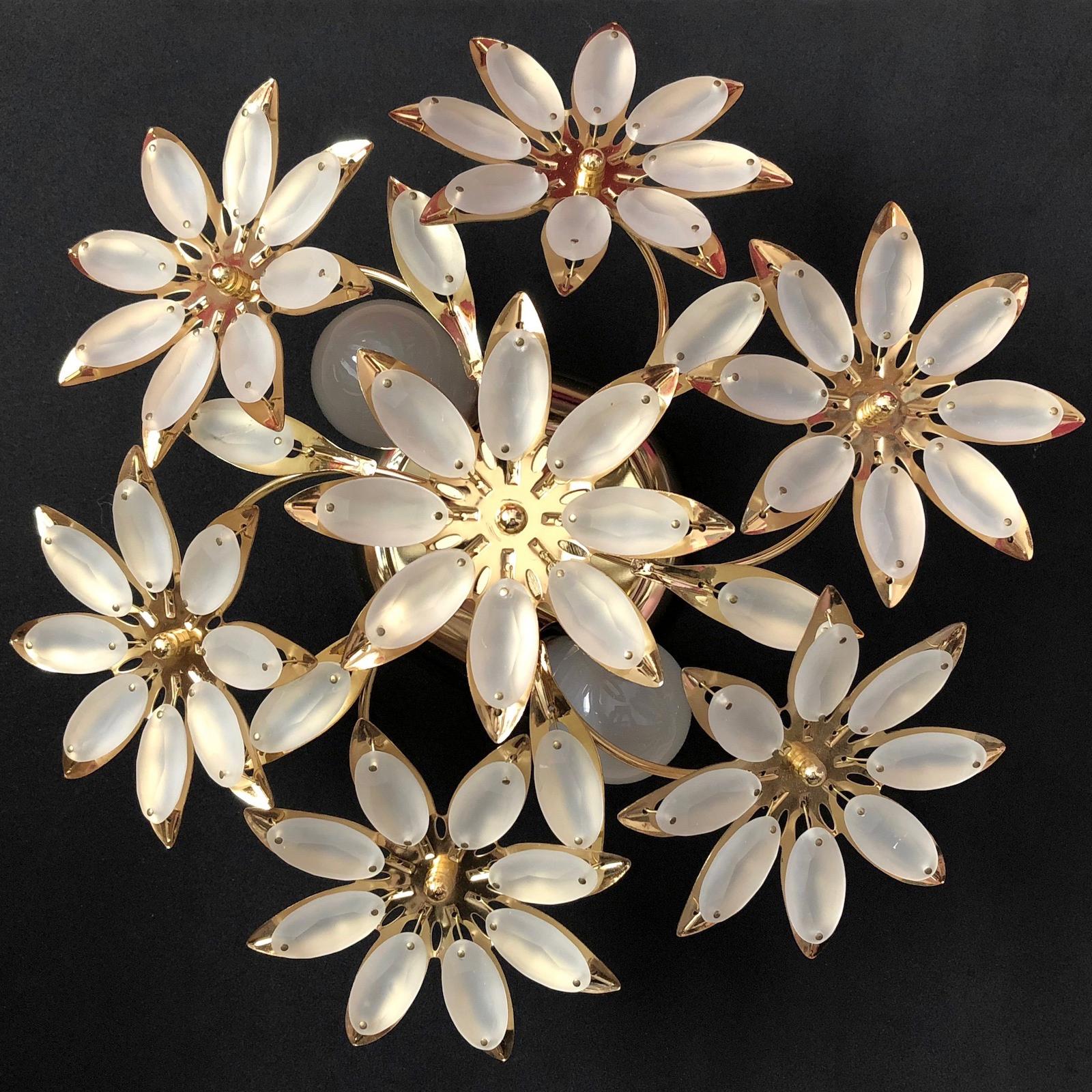 Petite Brass Floral Flower Bouquet Flush Mount with Satin Glass 1970s, German In Good Condition For Sale In Nuernberg, DE
