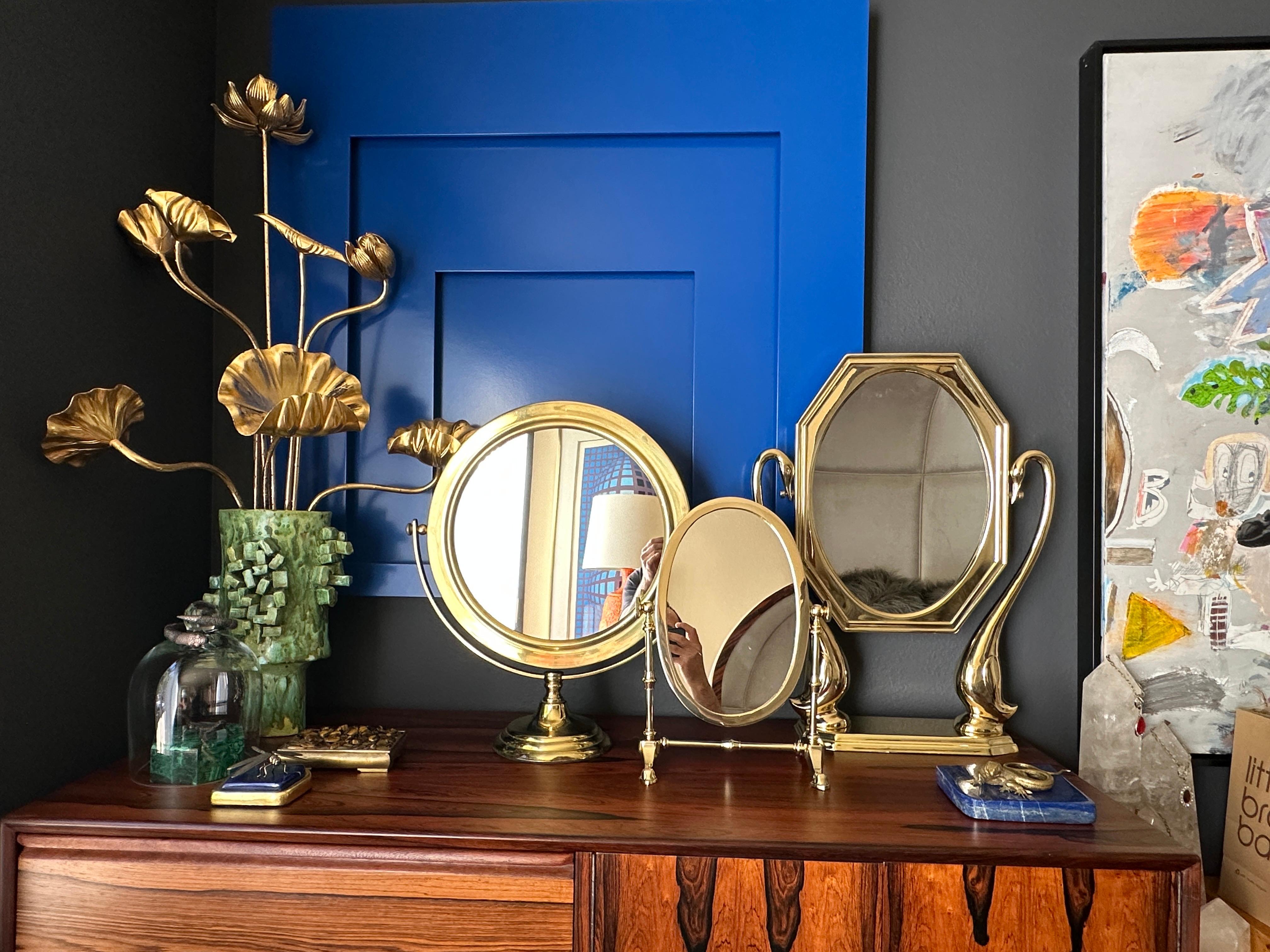 Miroir de courtoisie inclinable en laiton en vente 4