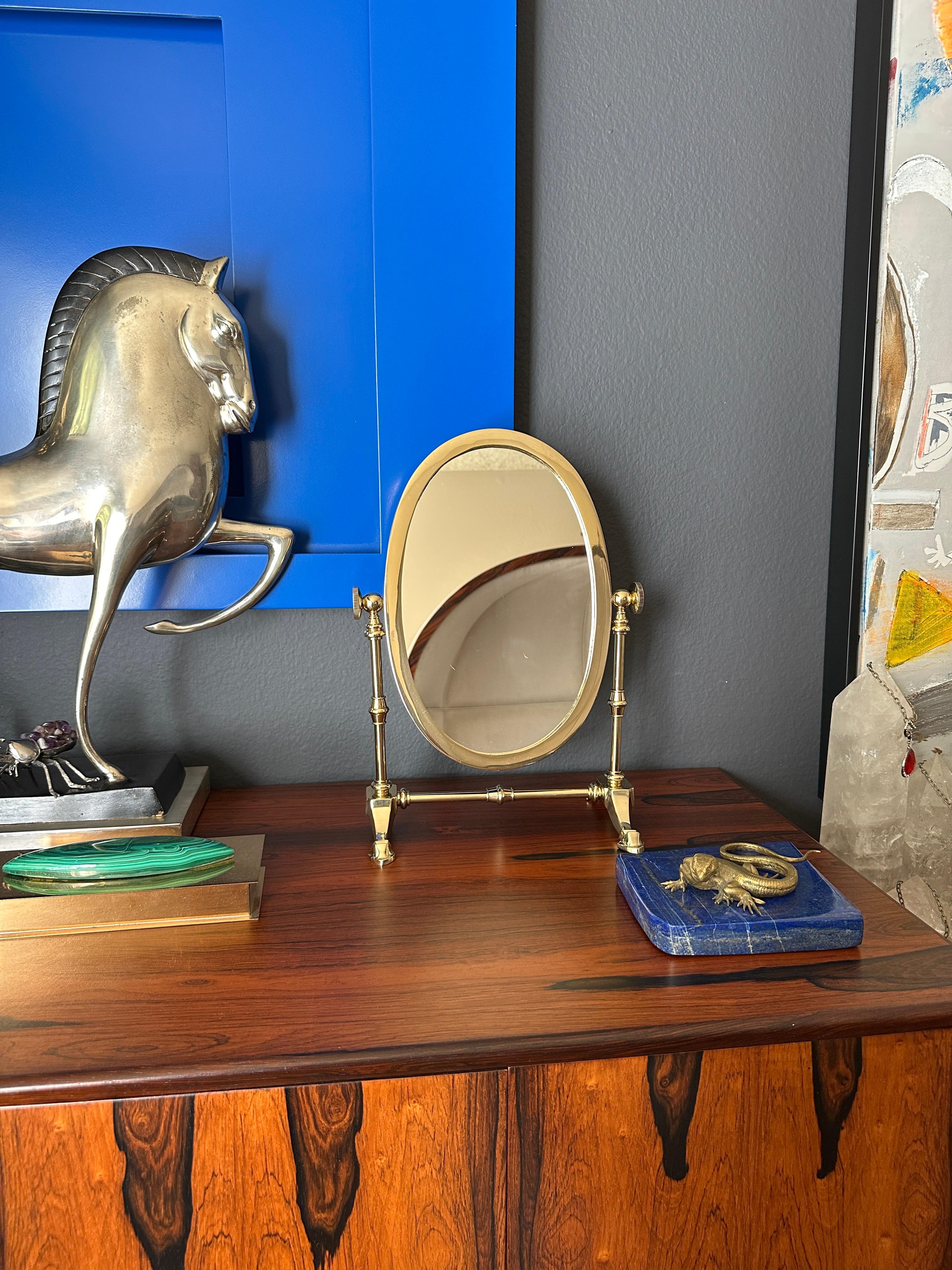 Miroir de courtoisie inclinable en laiton en vente 6