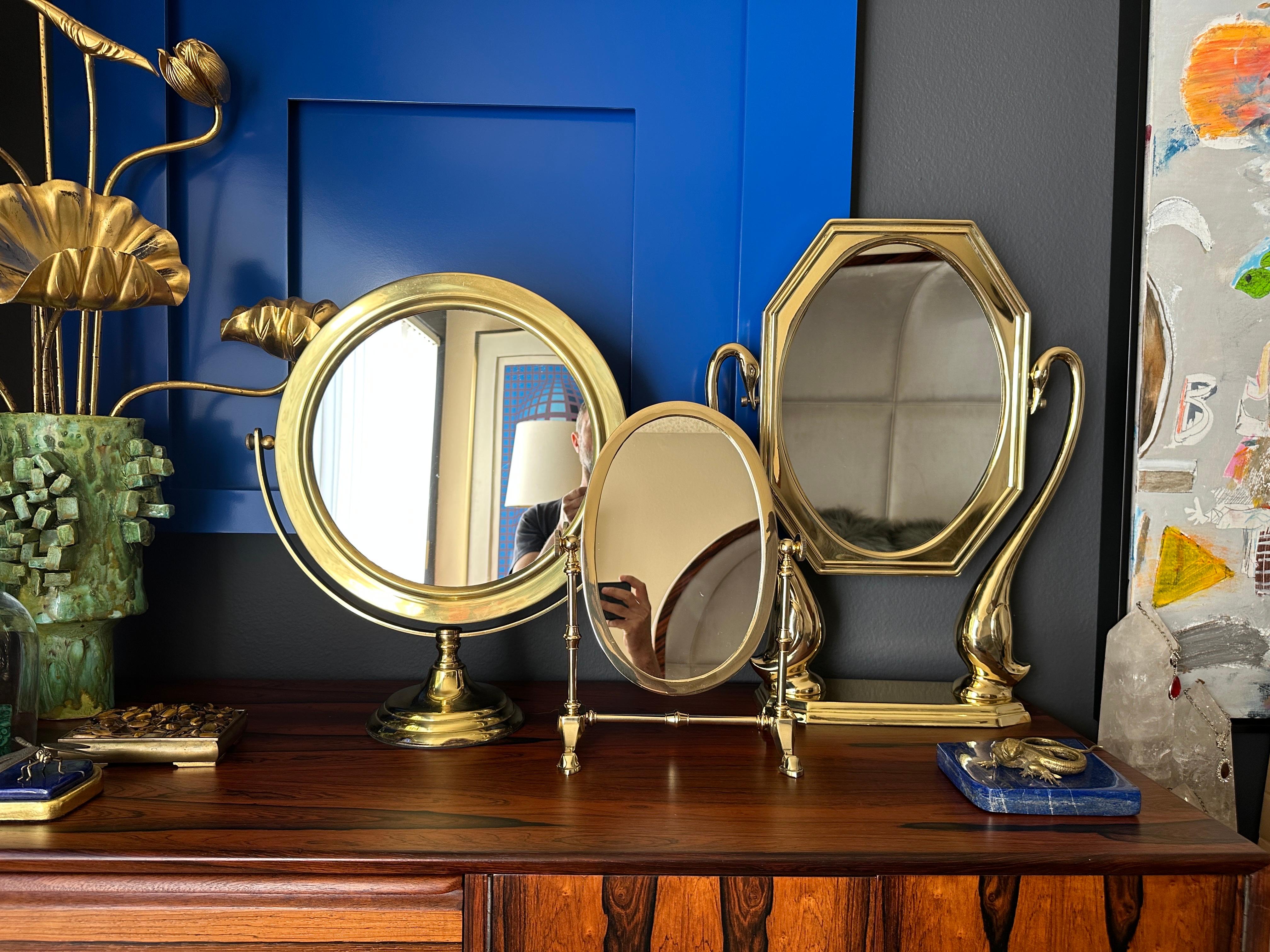 Miroir de courtoisie inclinable en laiton en vente 7