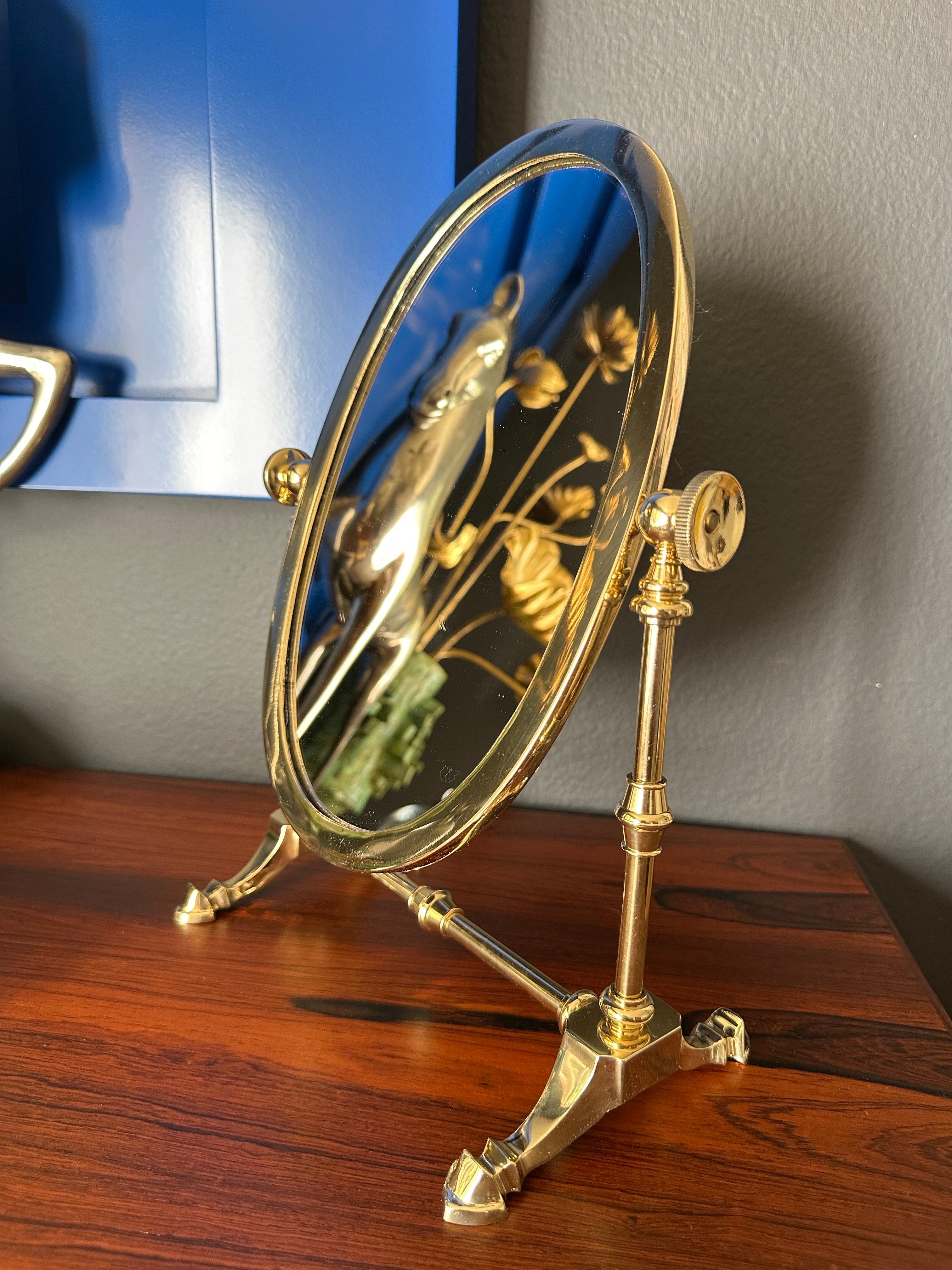 Poli Miroir de courtoisie inclinable en laiton en vente