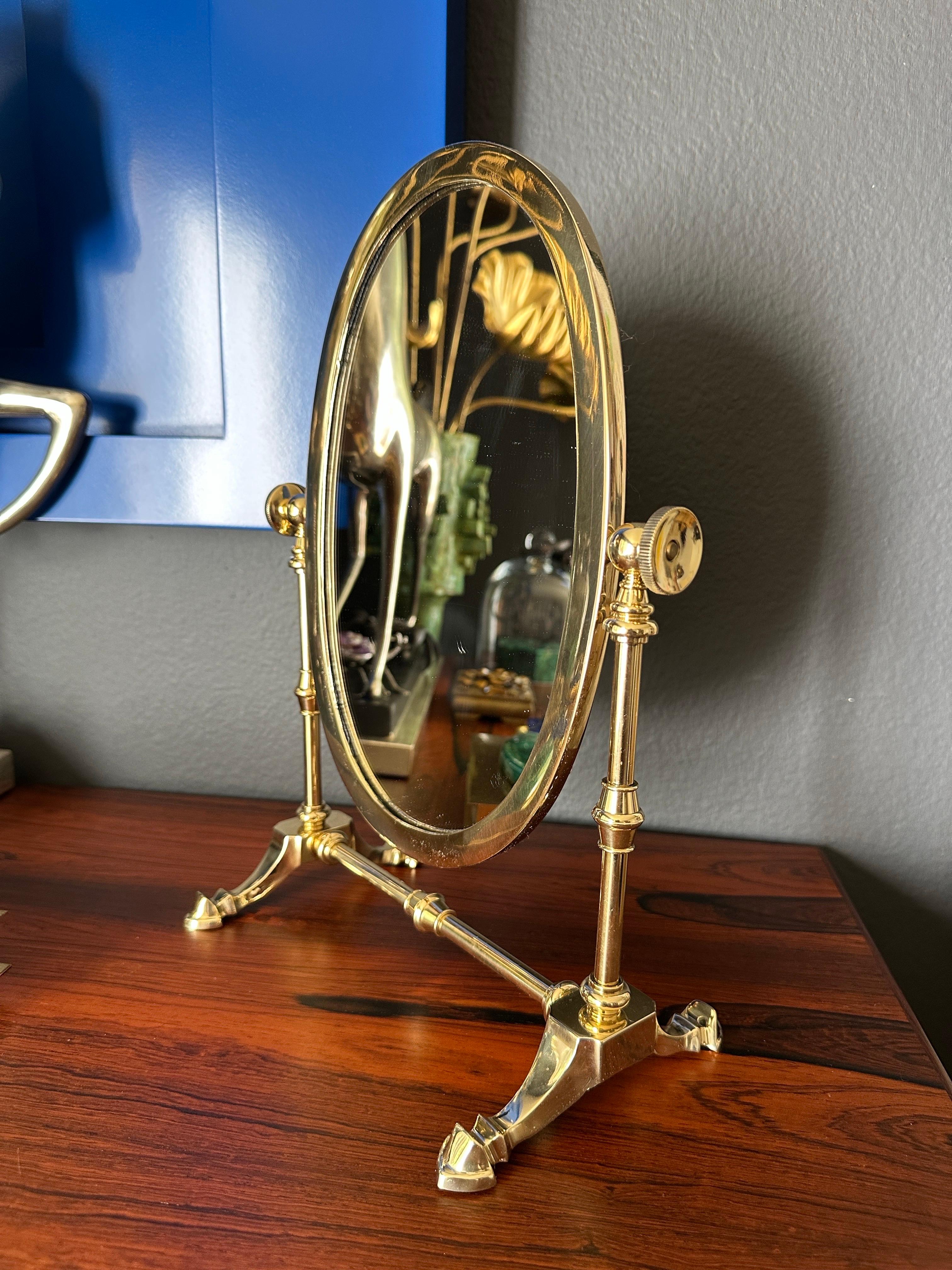 Miroir de courtoisie inclinable en laiton Bon état - En vente à North Hollywood, CA