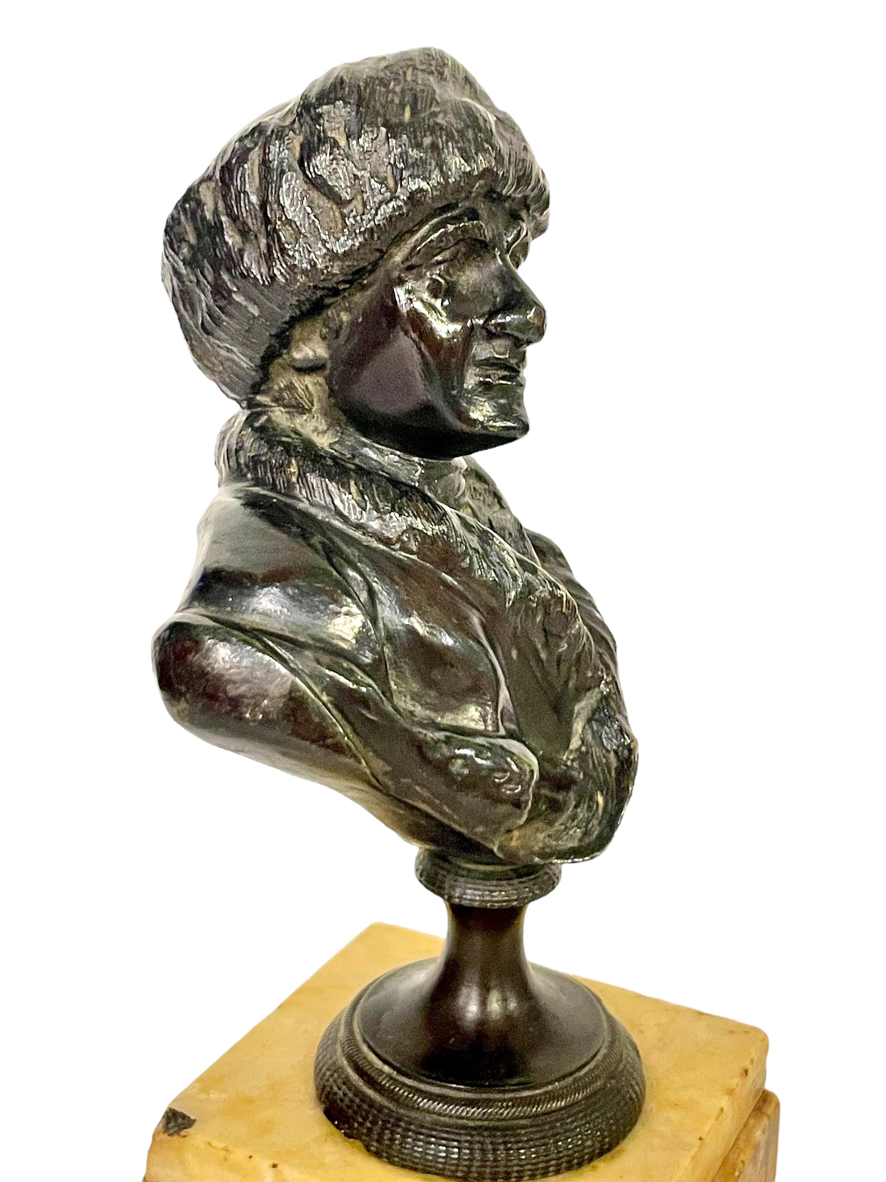 Siglo XIX Pequeño busto de bronce de Jean Jacques Rousseau sobre mármol de Siena en Bueno estado para la venta en LA CIOTAT, FR