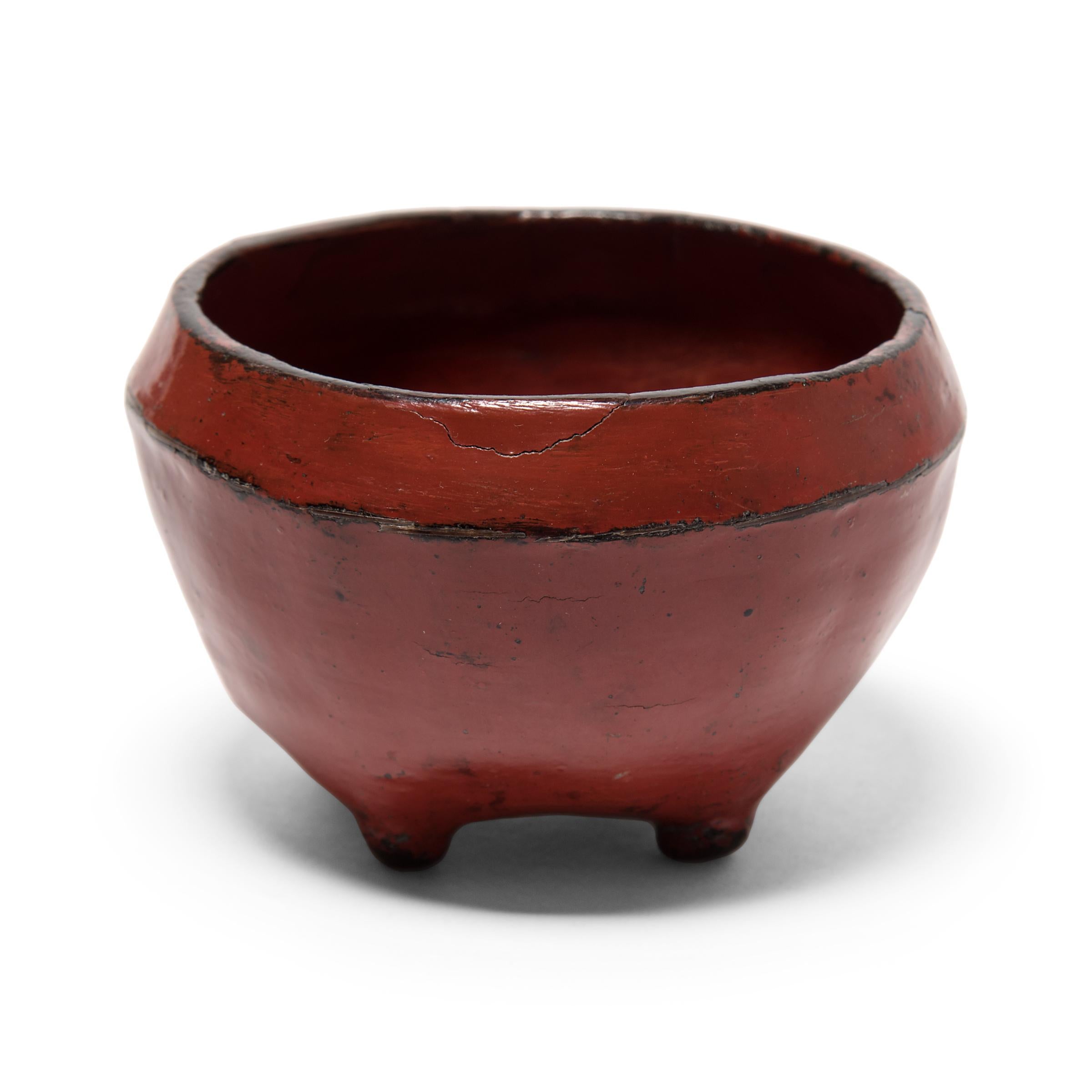 Petite Burmese Red Lacquer Bowl In Good Condition In Chicago, IL