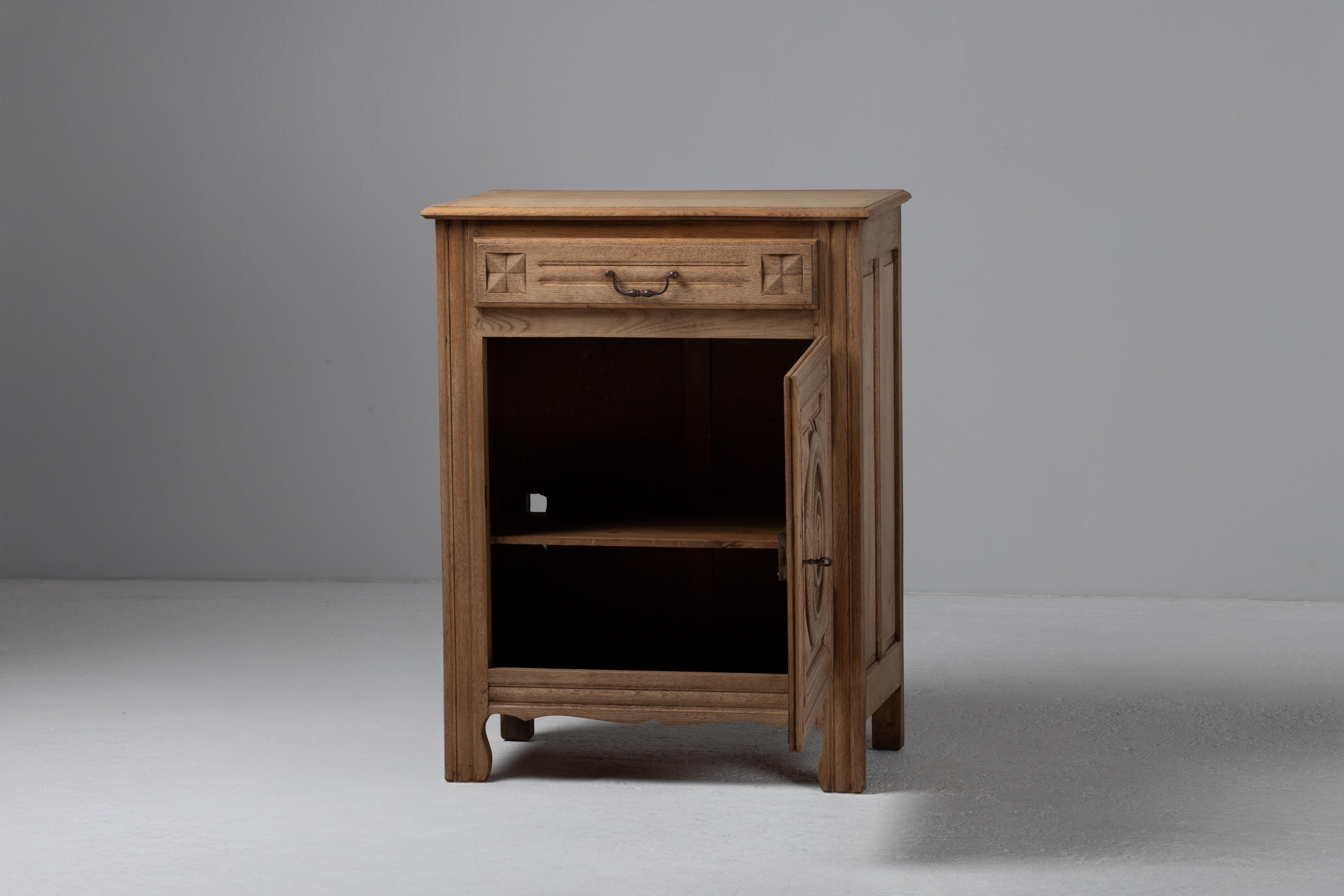 Francese Petite Cabinet in Oak intagliato, Francia, anni '40 in vendita