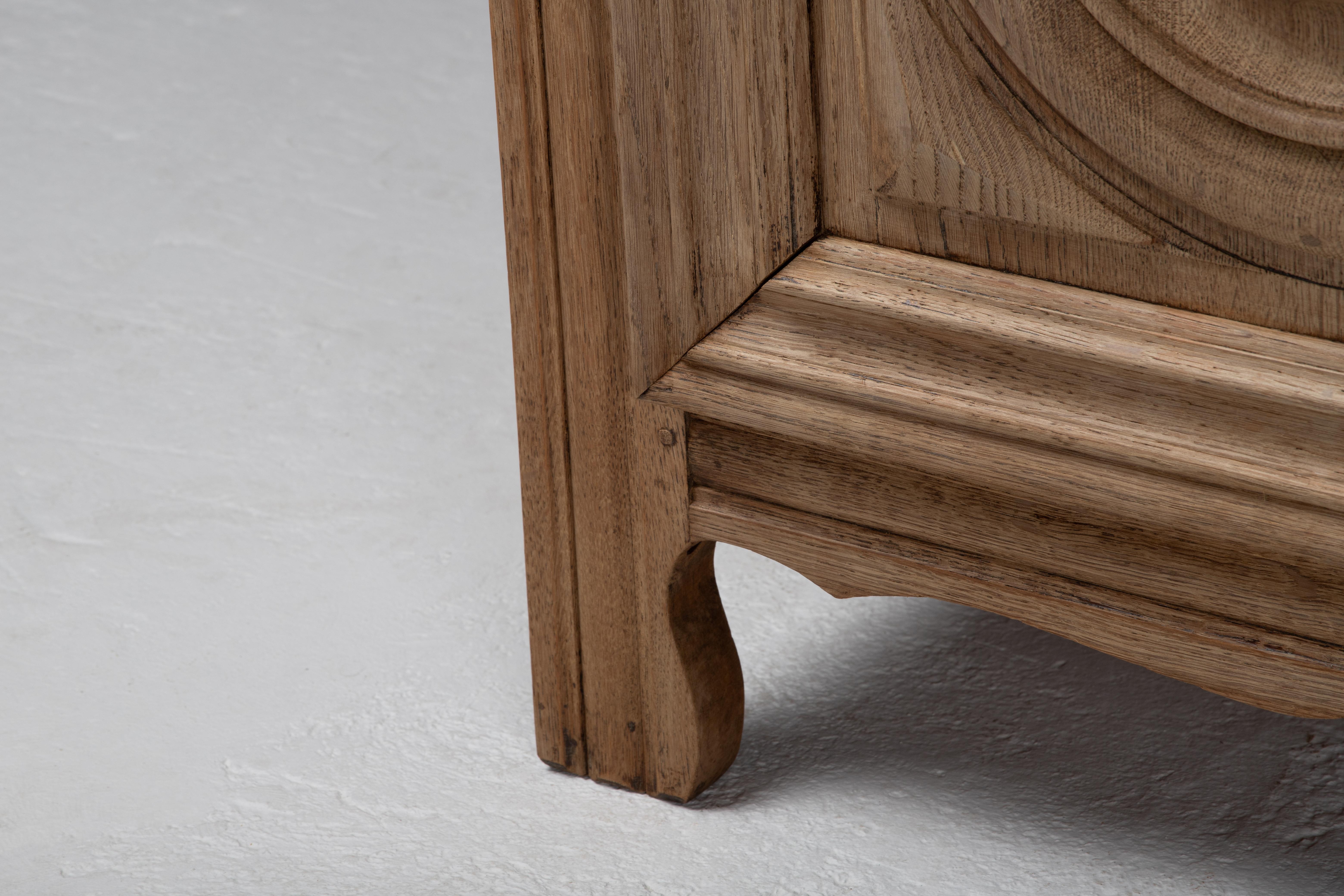Metà XX secolo Petite Cabinet in Oak intagliato, Francia, anni '40 in vendita