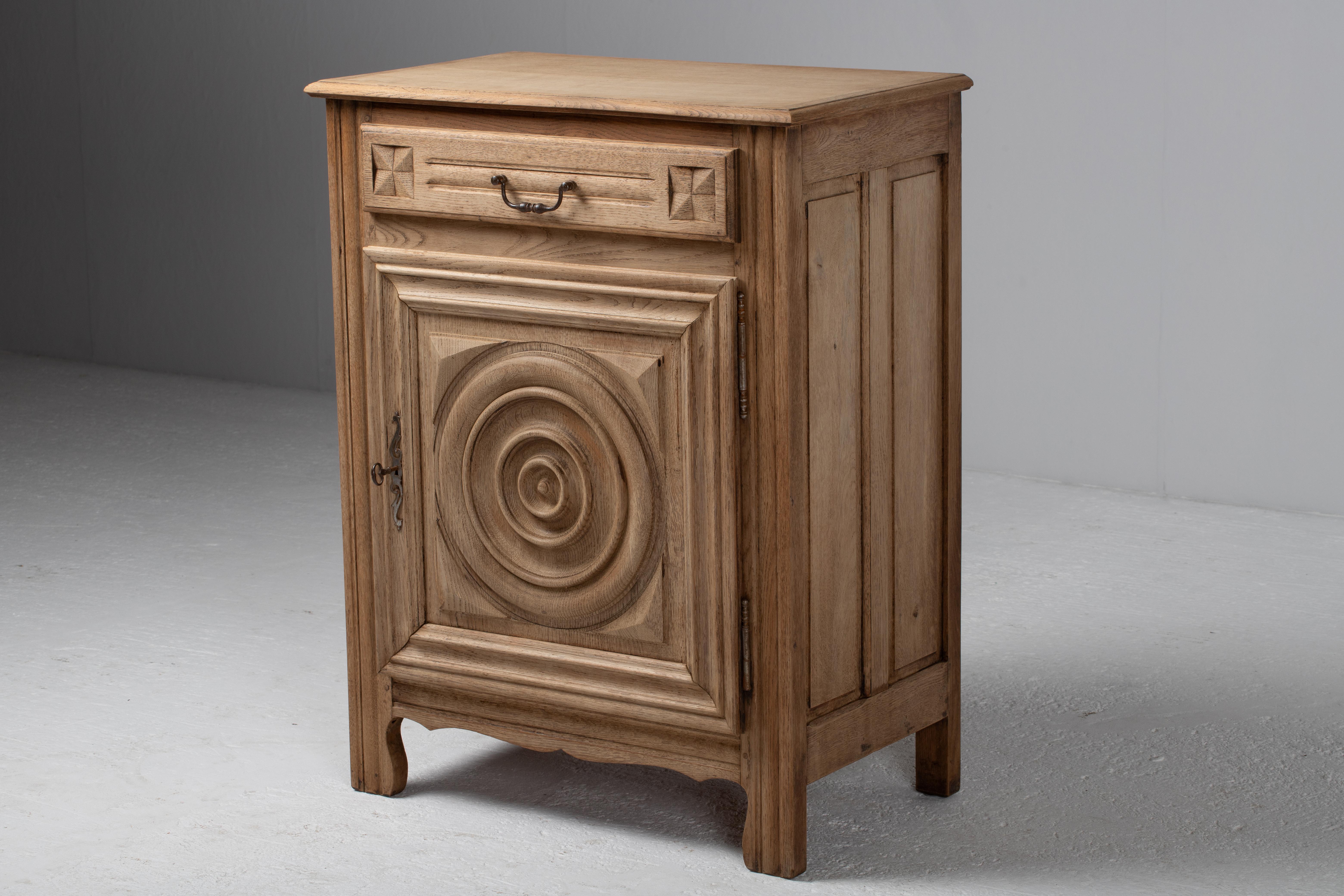 Quercia Petite Cabinet in Oak intagliato, Francia, anni '40 in vendita