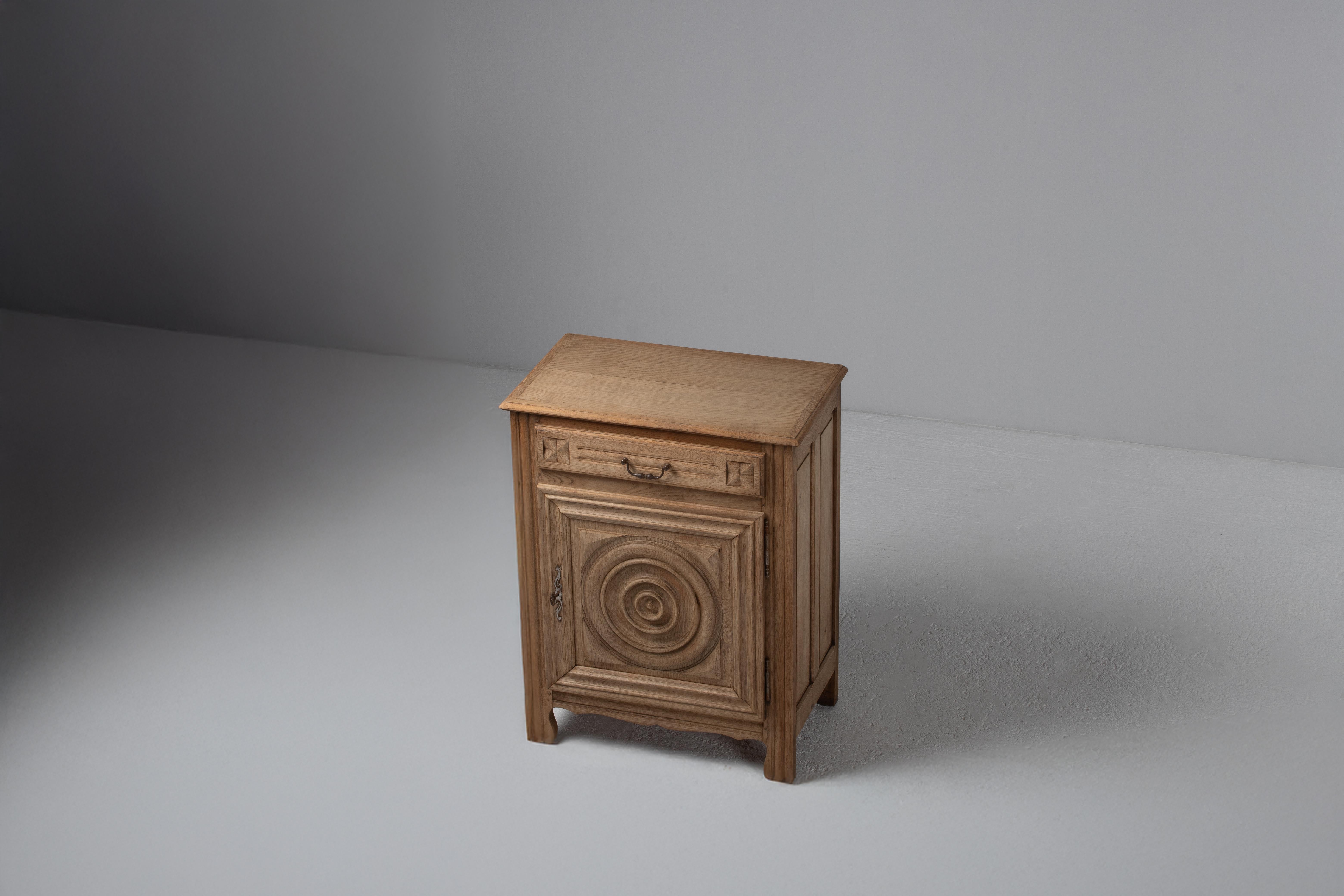 Petite Cabinet in Oak intagliato, Francia, anni '40 in vendita 1