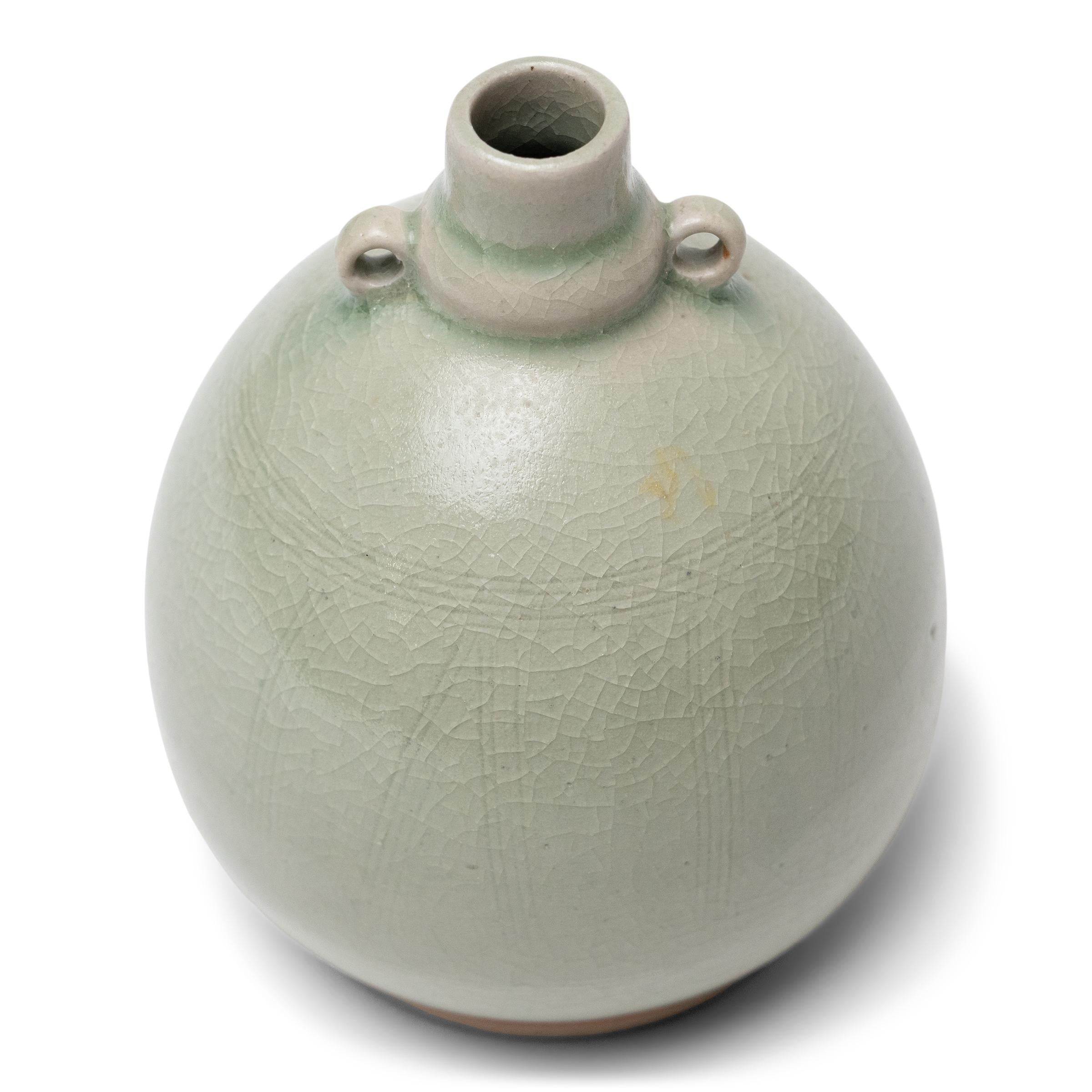 Minimaliste Petite vase à bourgeons en céladon en vente