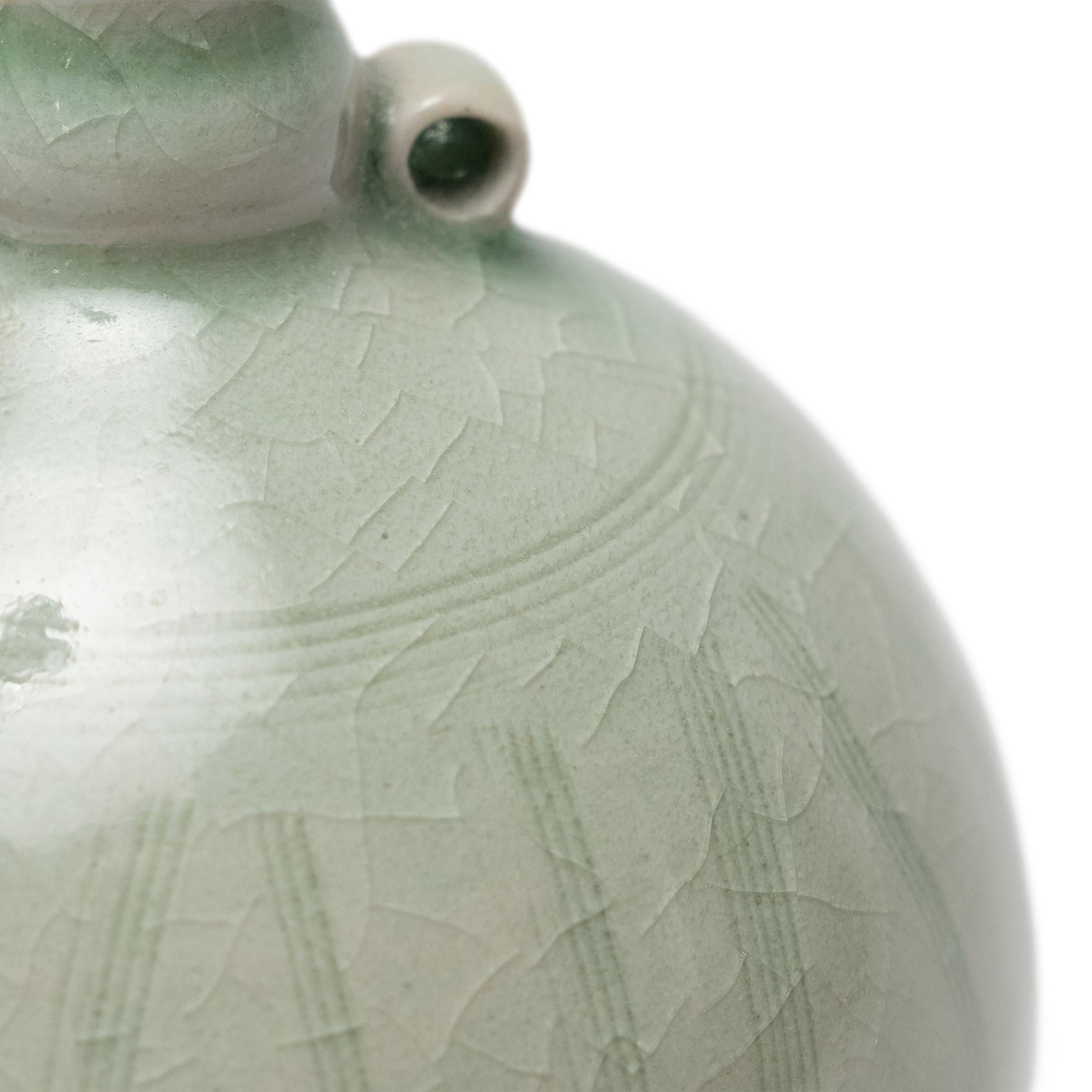 Thaïlandais Petite vase à bourgeons en céladon en vente