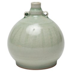 Petite vase à bourgeons en céladon