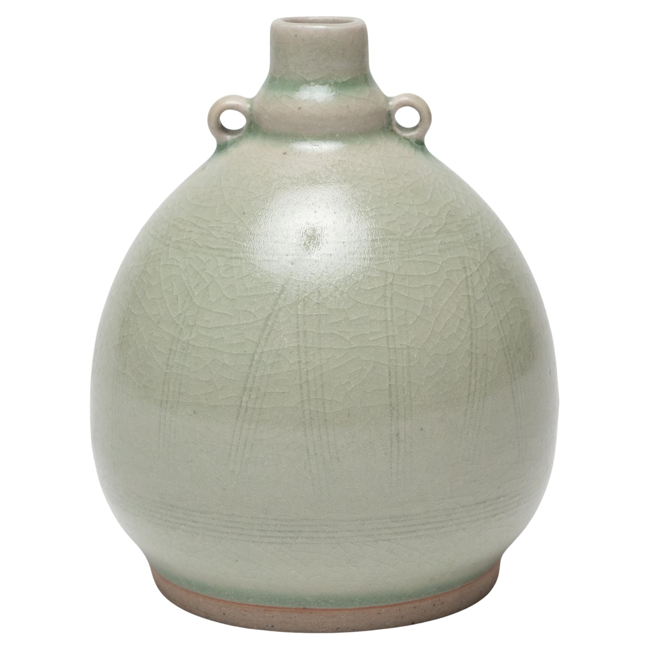 Petite vase à bourgeons en céladon