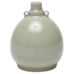Petite vase à bourgeons en céladon