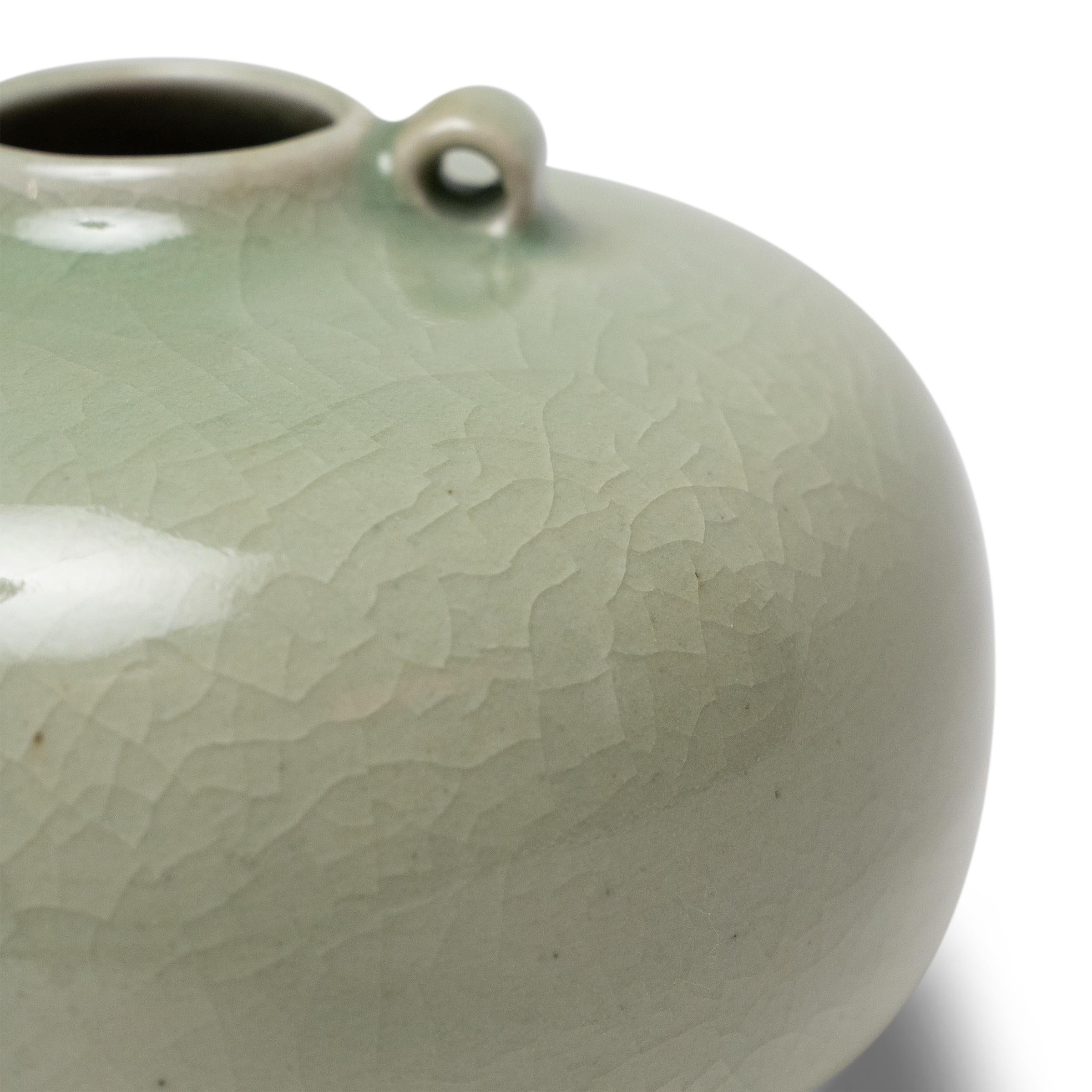 Vernissé Petit pot à eau en céladon en vente