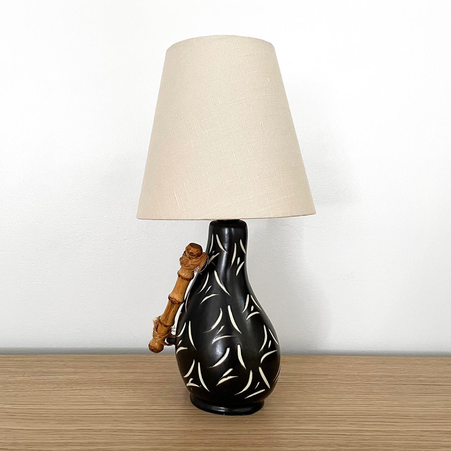 Petite ceramic table lamp with bamboo handle
Lamp base has a playful contrast pattern with light surface markings
Bamboo handle with natural woven binding
Patina from age use
Newly rewired
New linen shade
French silk twist cord
Single socket