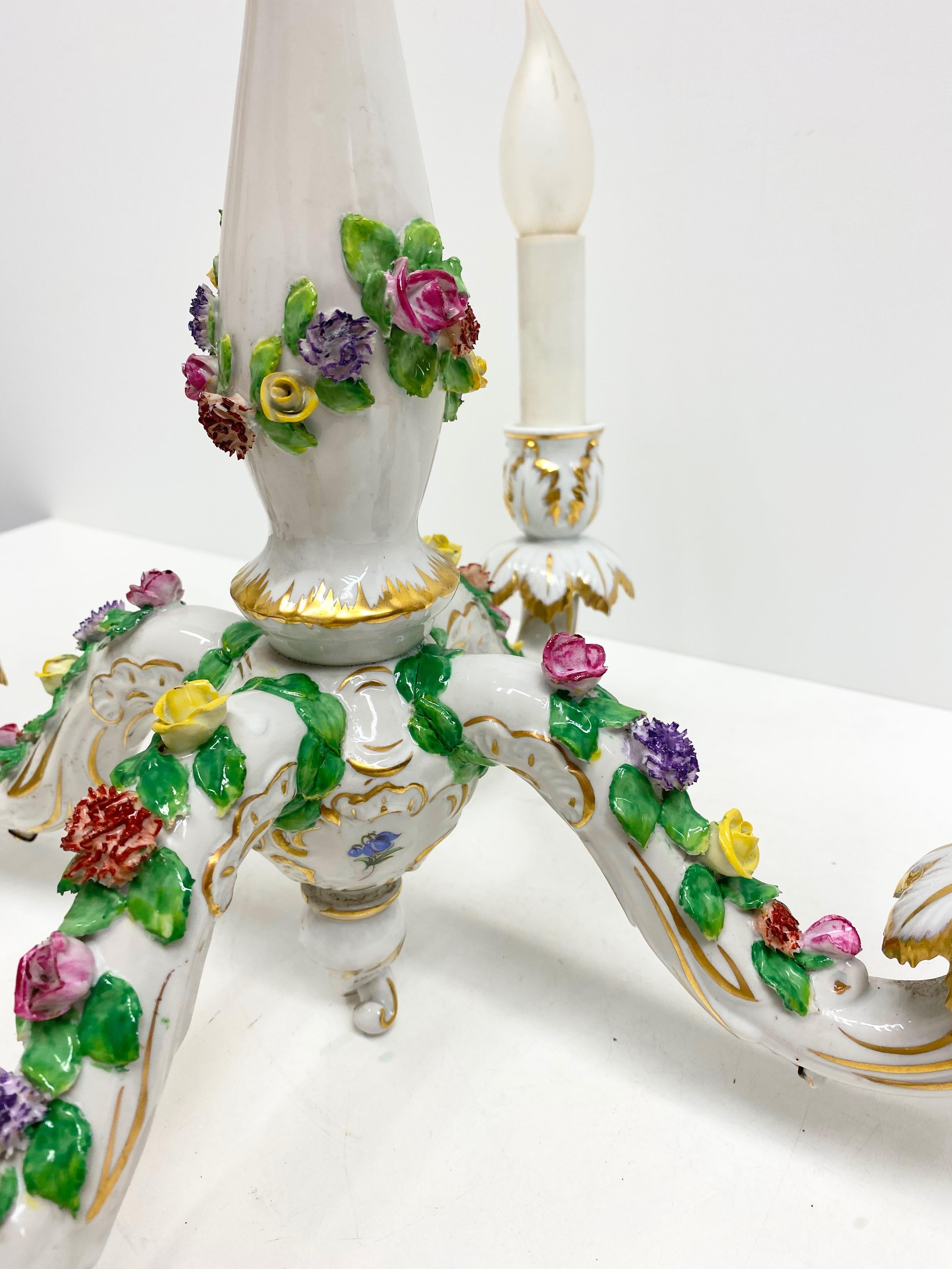 Petite Chandelier Hand Painted and Gilded Porcelain, circa 1940 For Sale 8