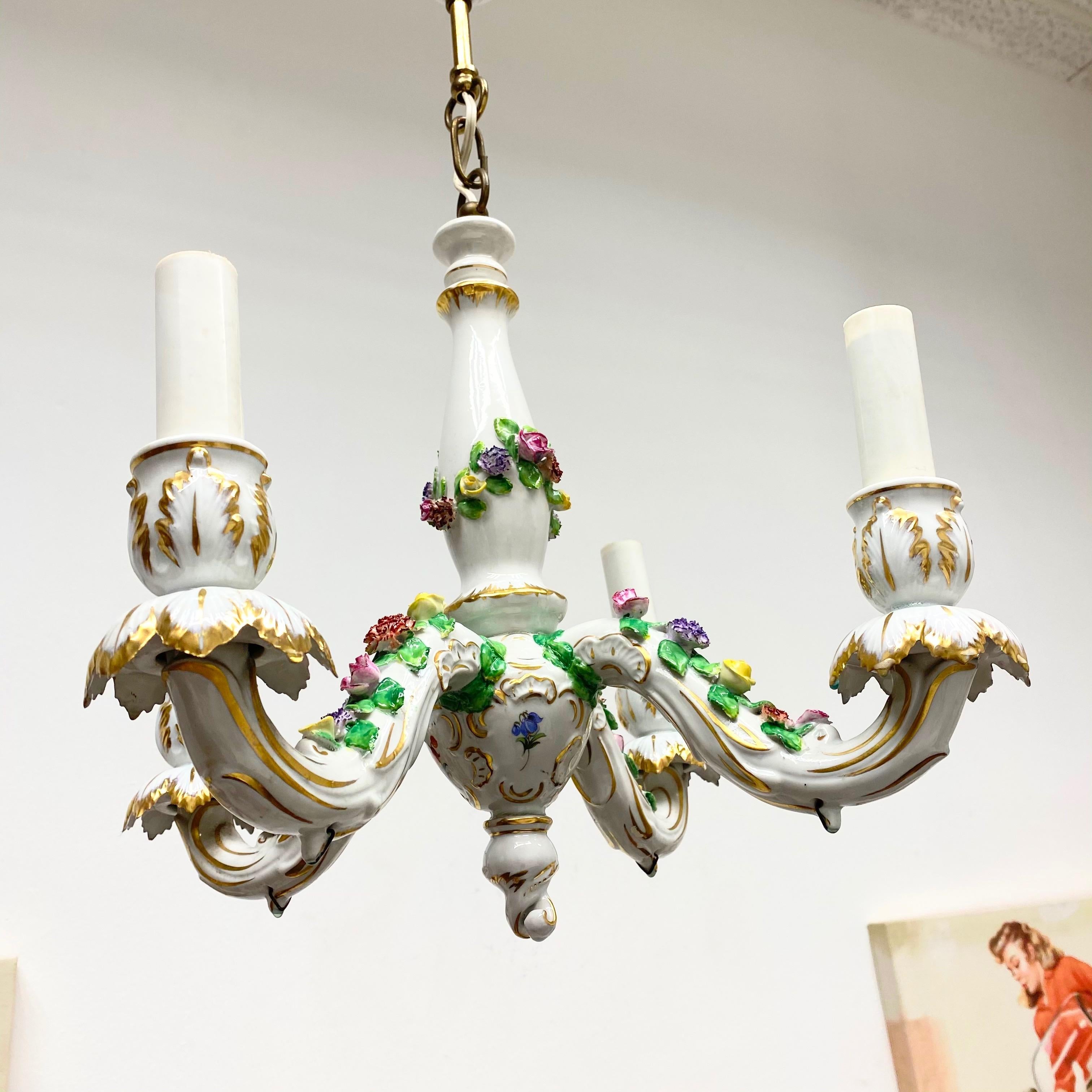 Petite Chandelier Hand Painted and Gilded Porcelain, circa 1940 In Good Condition For Sale In Nuernberg, DE
