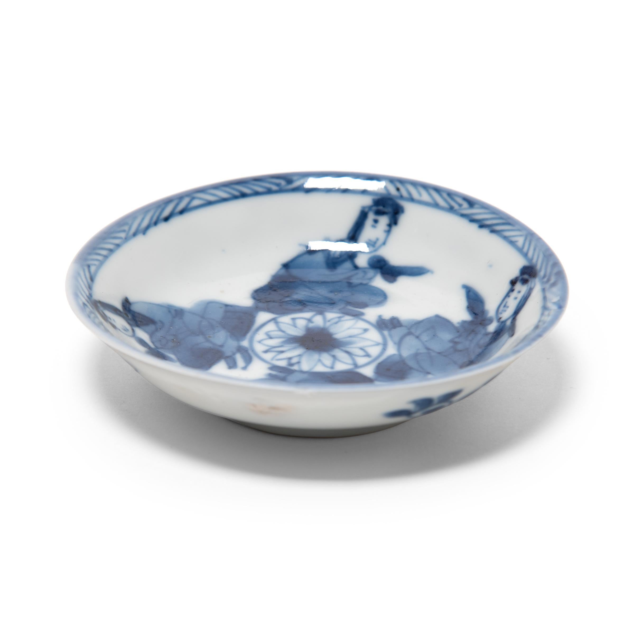 Qing Petite Chinese Blue and White Dish, C. 1850 For Sale