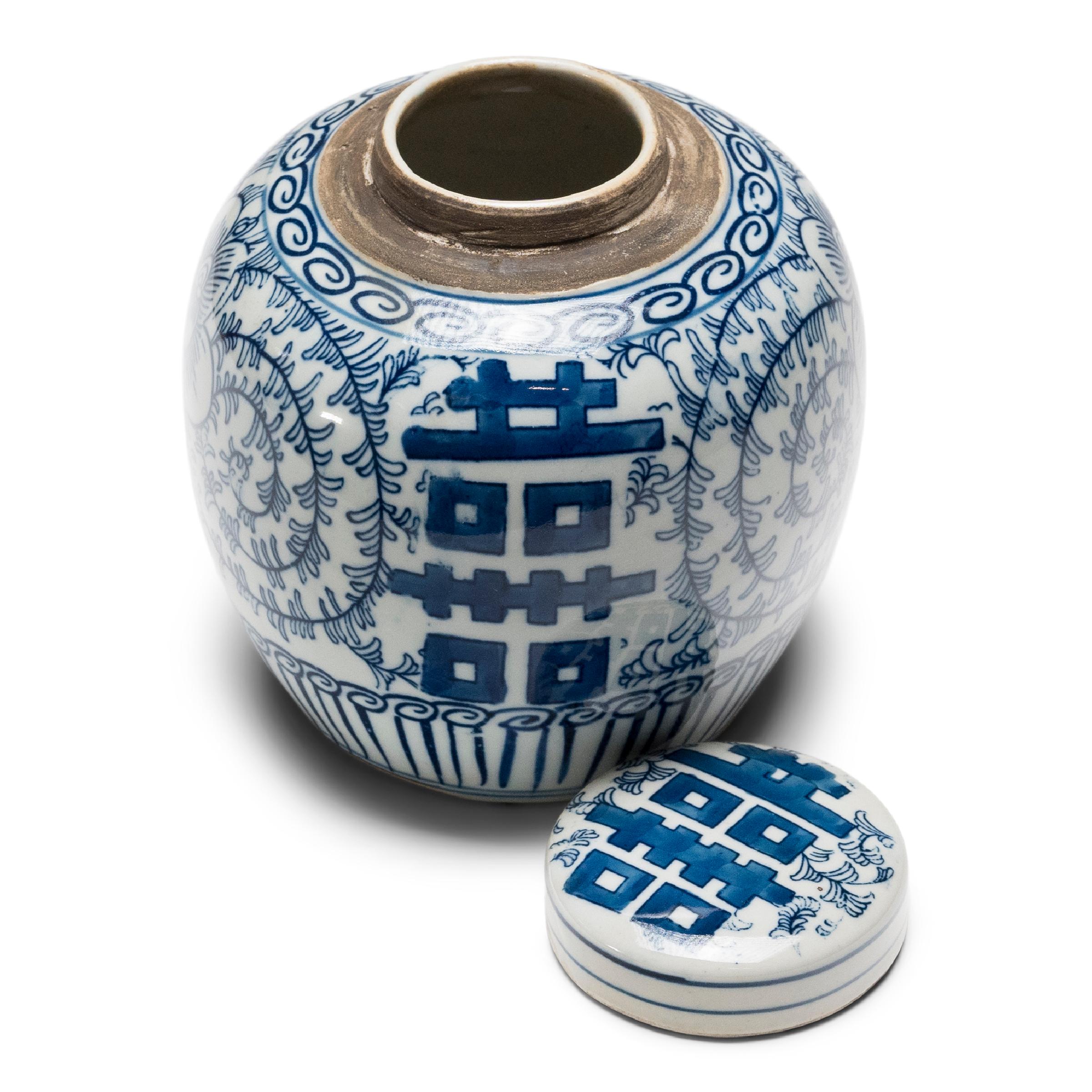 Exportation chinoise Petite jarre chinoise double bonheur bleue et blanche en vente