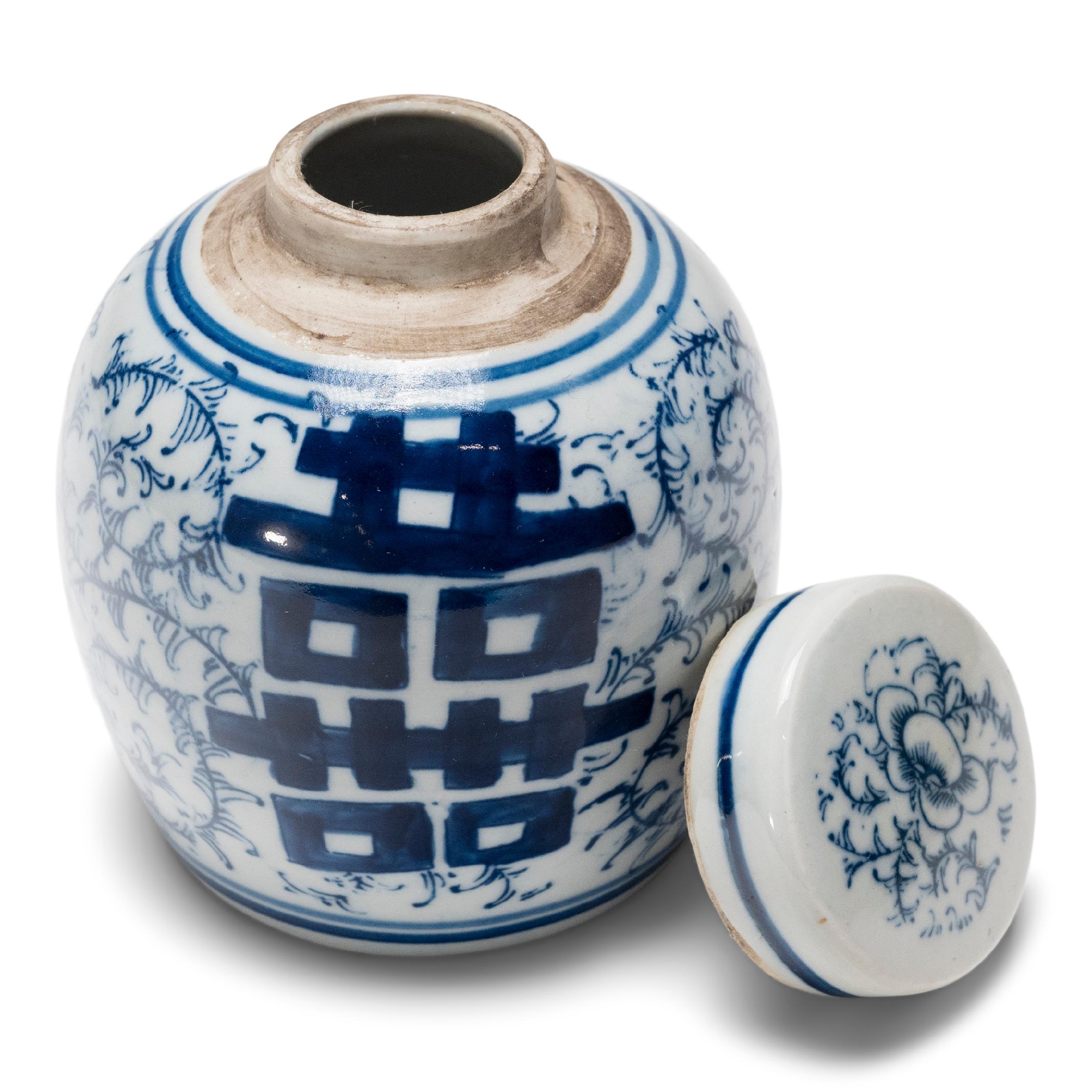 Petite Chinese Blue and White Double Happiness Jar In Good Condition For Sale In Chicago, IL