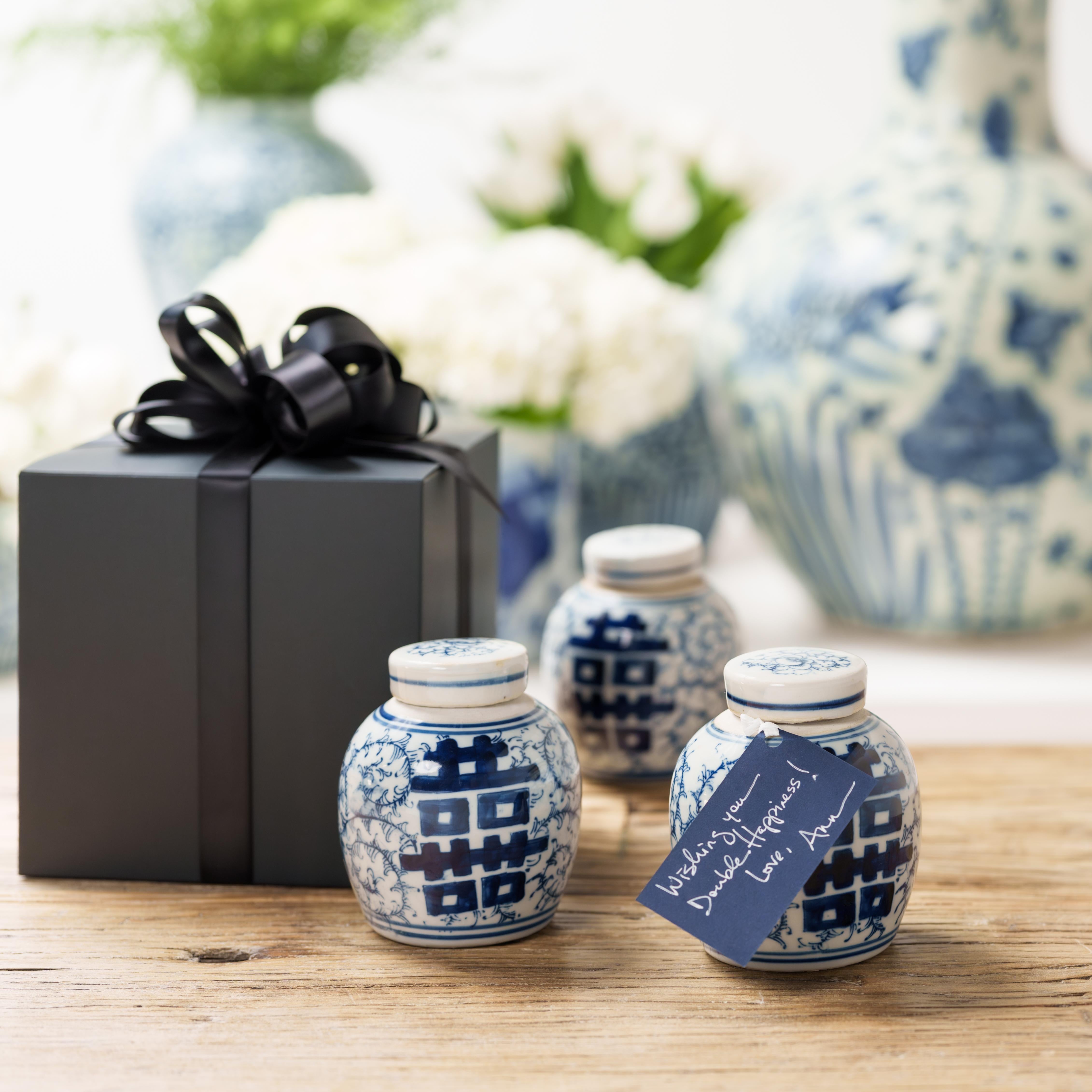 XXI secolo e contemporaneo Barattolo cinese Petite Blue and White Double Happiness in vendita