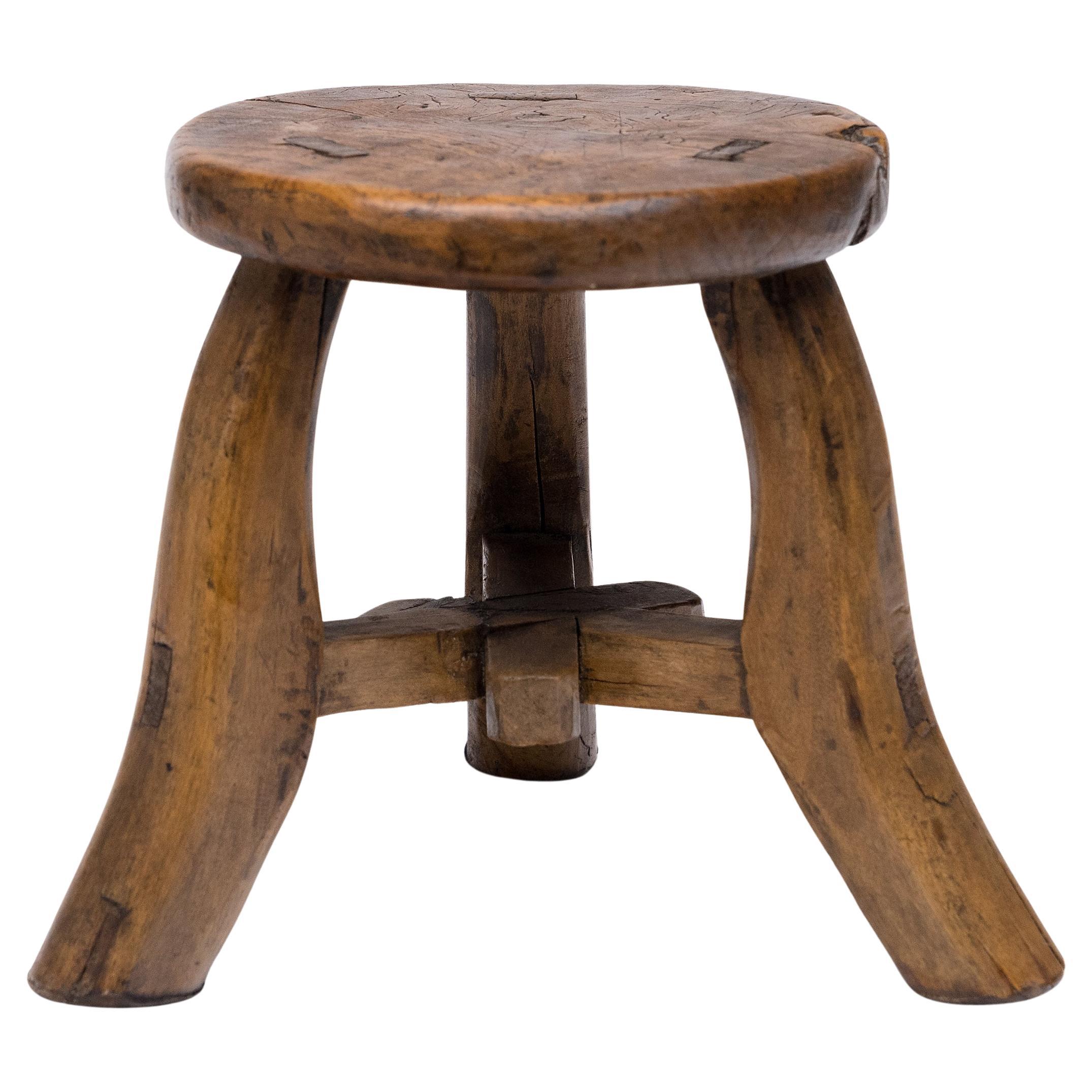 Kleiner Hocker mit chinesischer Wurzelholzplatte, um 1850 im Angebot