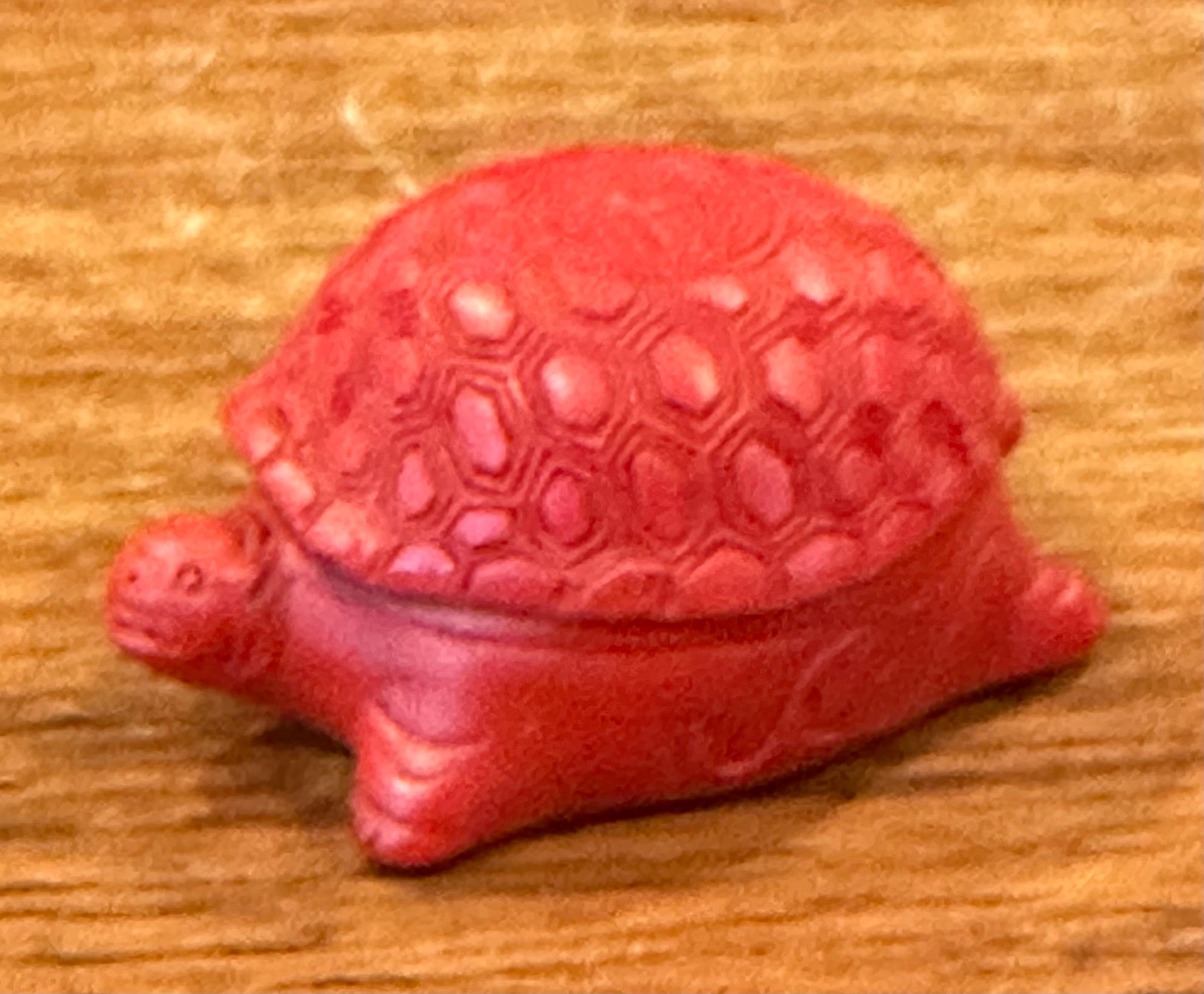 Petite Chinese Cinnabar Lacquered Turtle Box In Good Condition For Sale In San Diego, CA