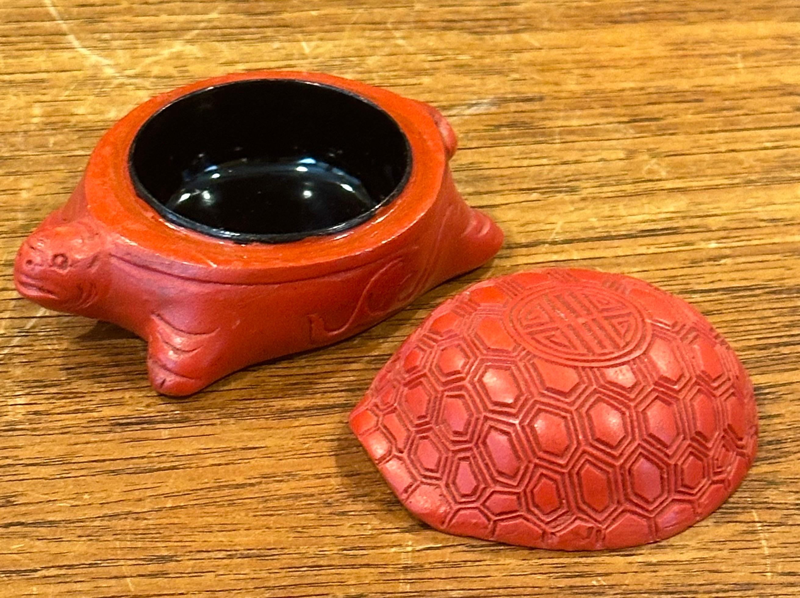 Petite Chinese Cinnabar Lacquered Turtle Box For Sale 2