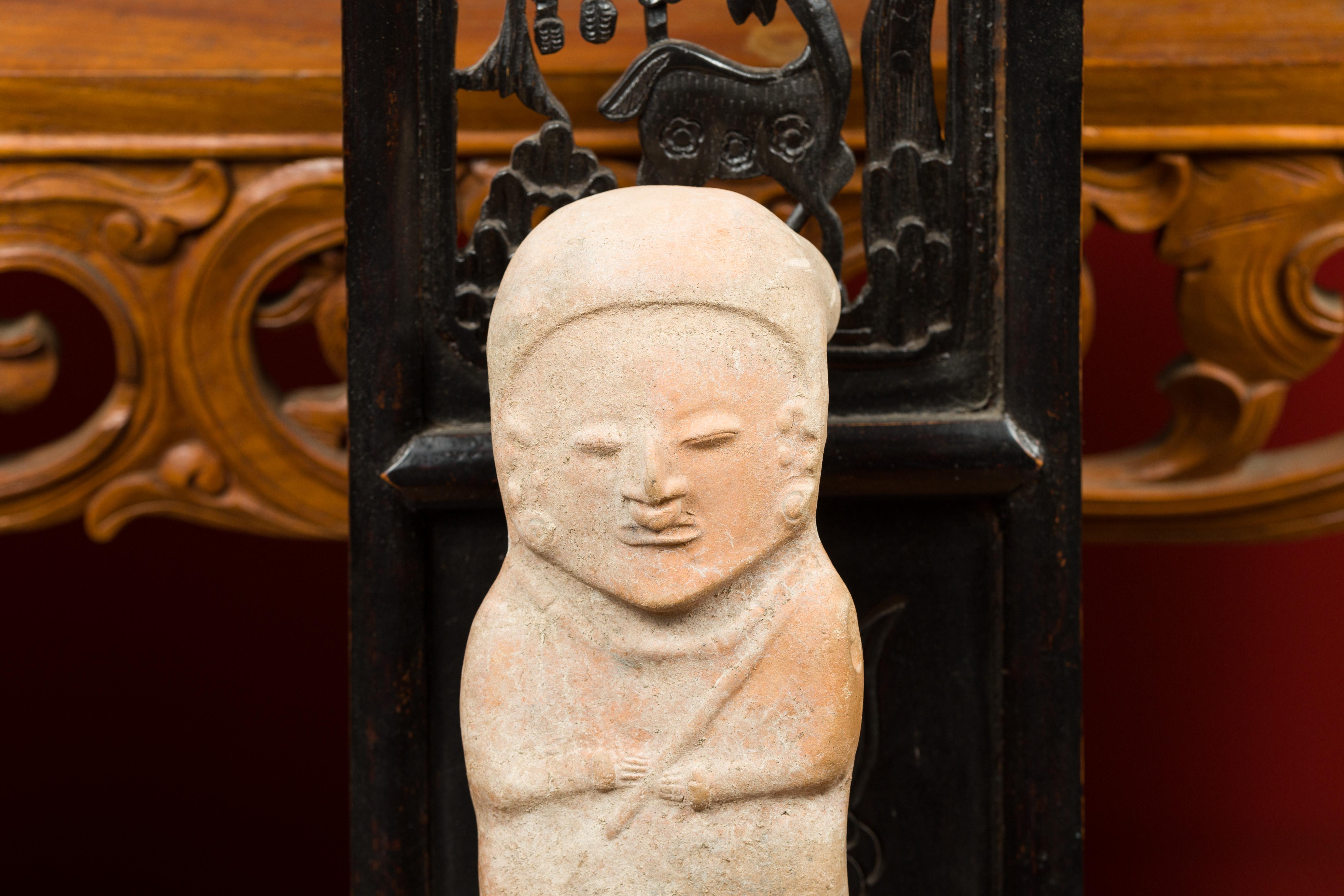 Petite Chinese Early Qing Dynasty Red Sand Figurine from the 17th Century In Good Condition For Sale In Yonkers, NY