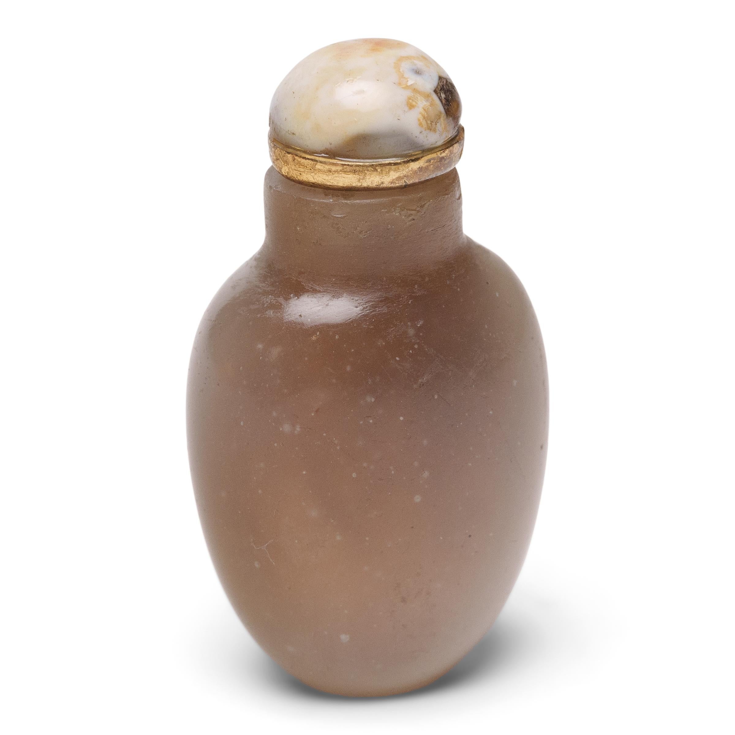 Chinois Petite bouteille à priser chinoise en agate pâle, c. 1900 en vente