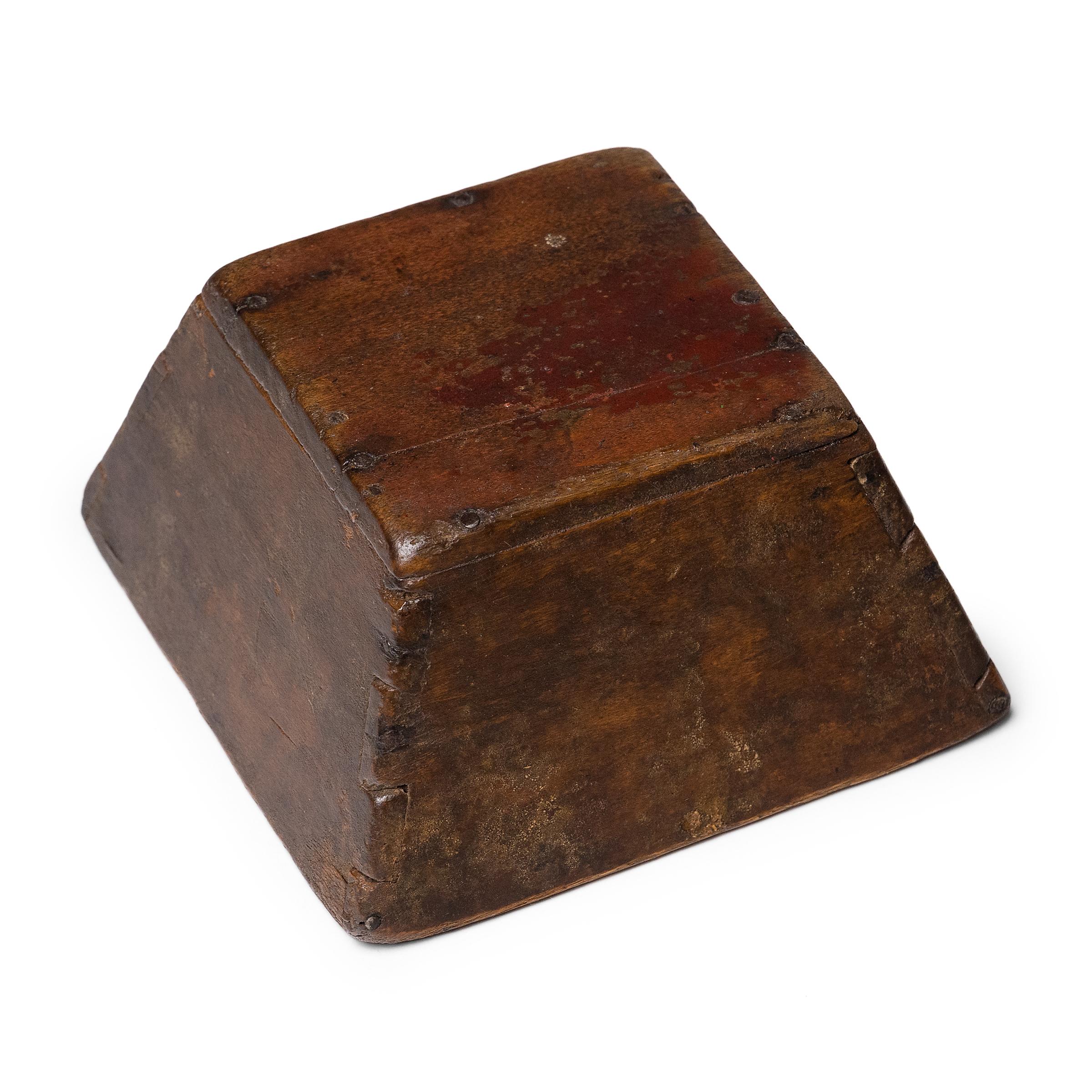 Petite Chinese Rice Measure, c. 1900 In Good Condition For Sale In Chicago, IL