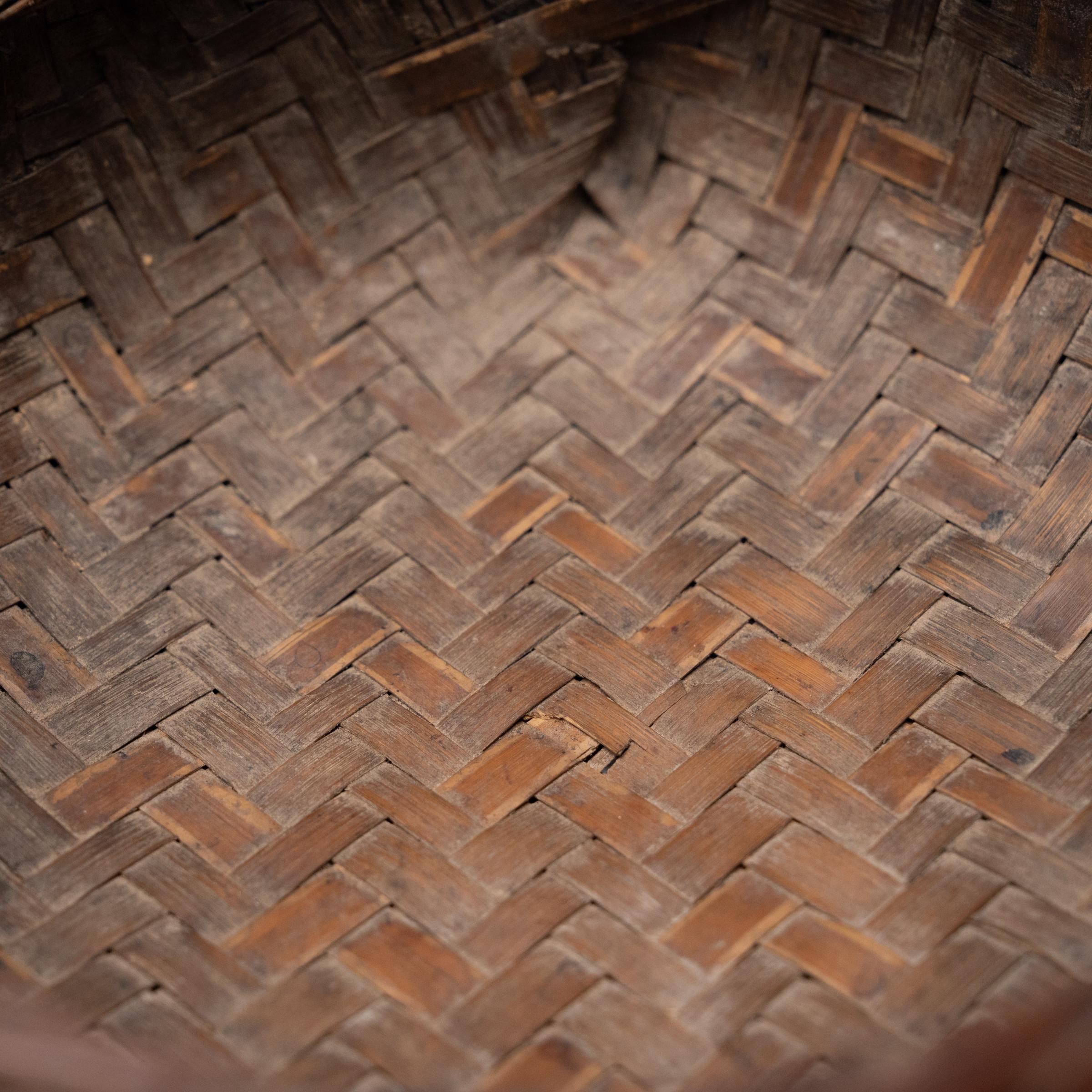 Kleiner chinesischer Korb mit klebrigem Reis (Handgewebt) im Angebot