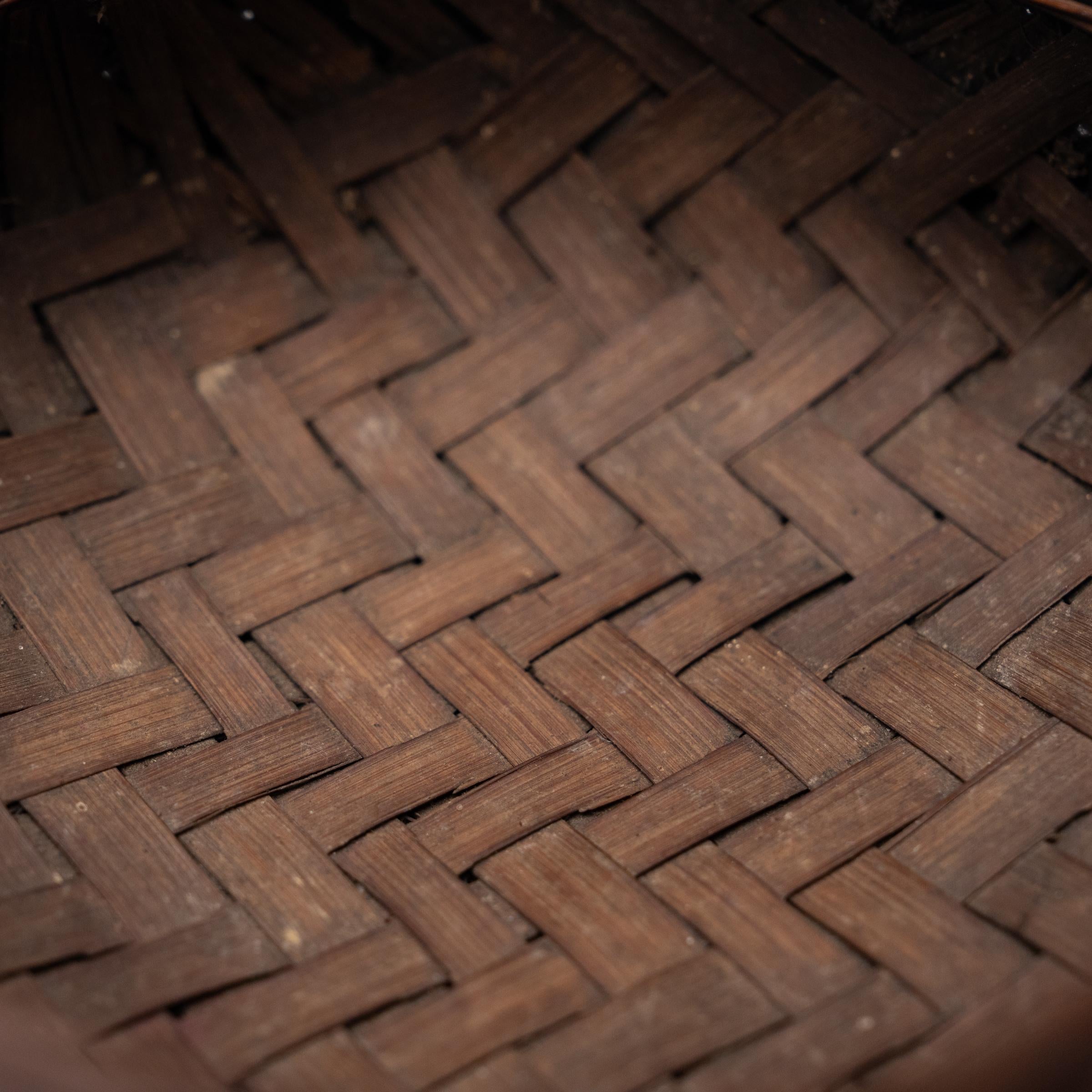 Kleiner chinesischer Korb mit klebrigem Reis (Handgewebt) im Angebot