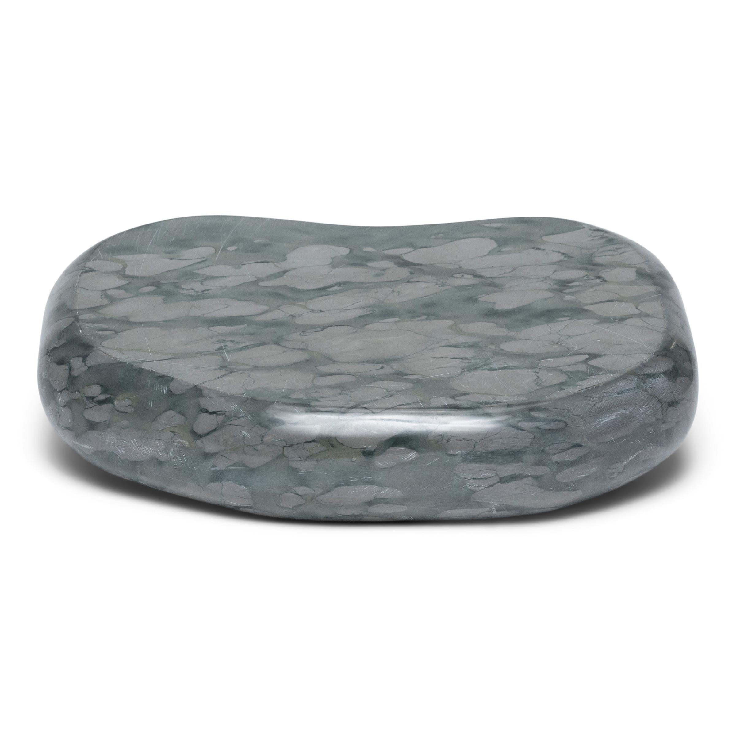 Zhenzhu Serving Stone Slab (Dalle de pierre de service) Bon état - En vente à Chicago, IL