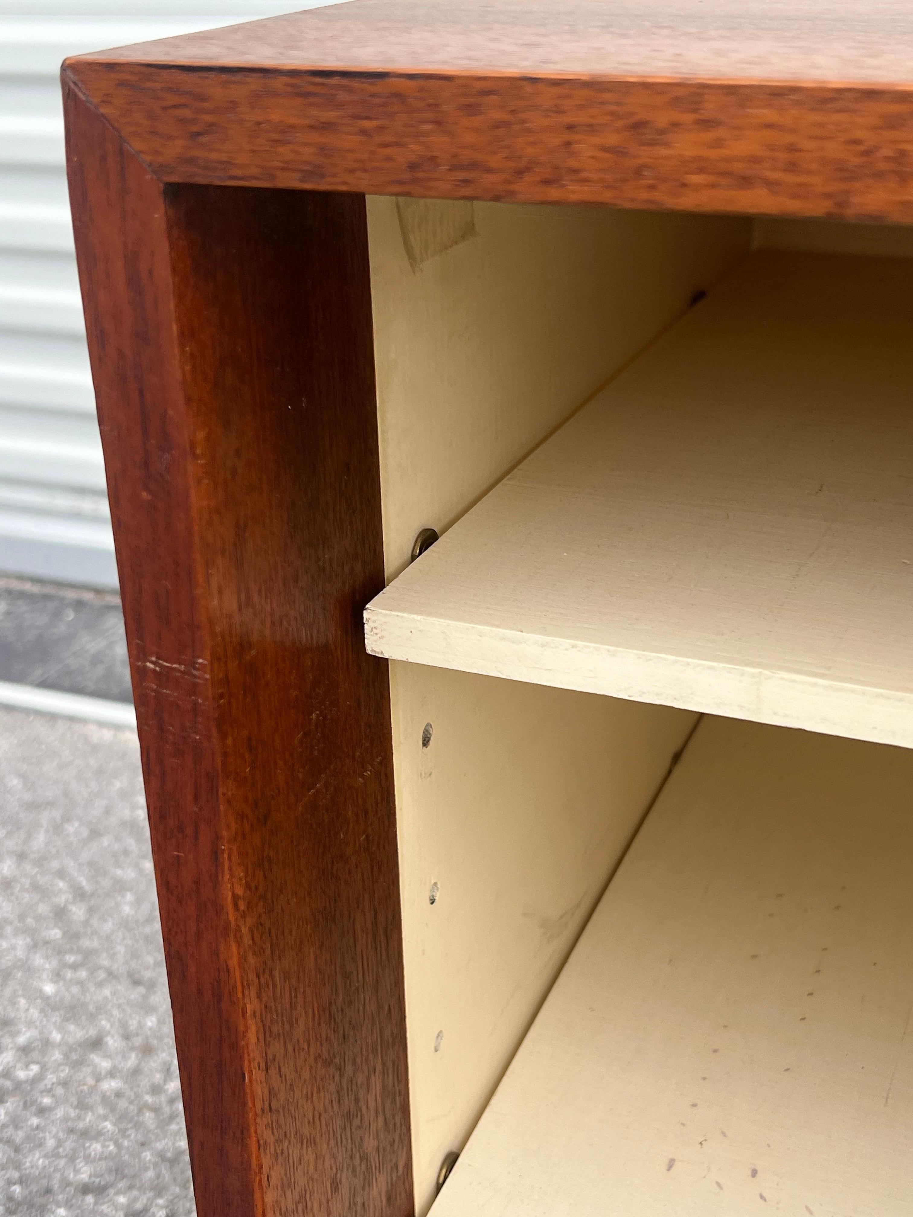 Pequeña Credenza Clásica Knoll en Nogal y Crema Ca' 1950's en venta 7