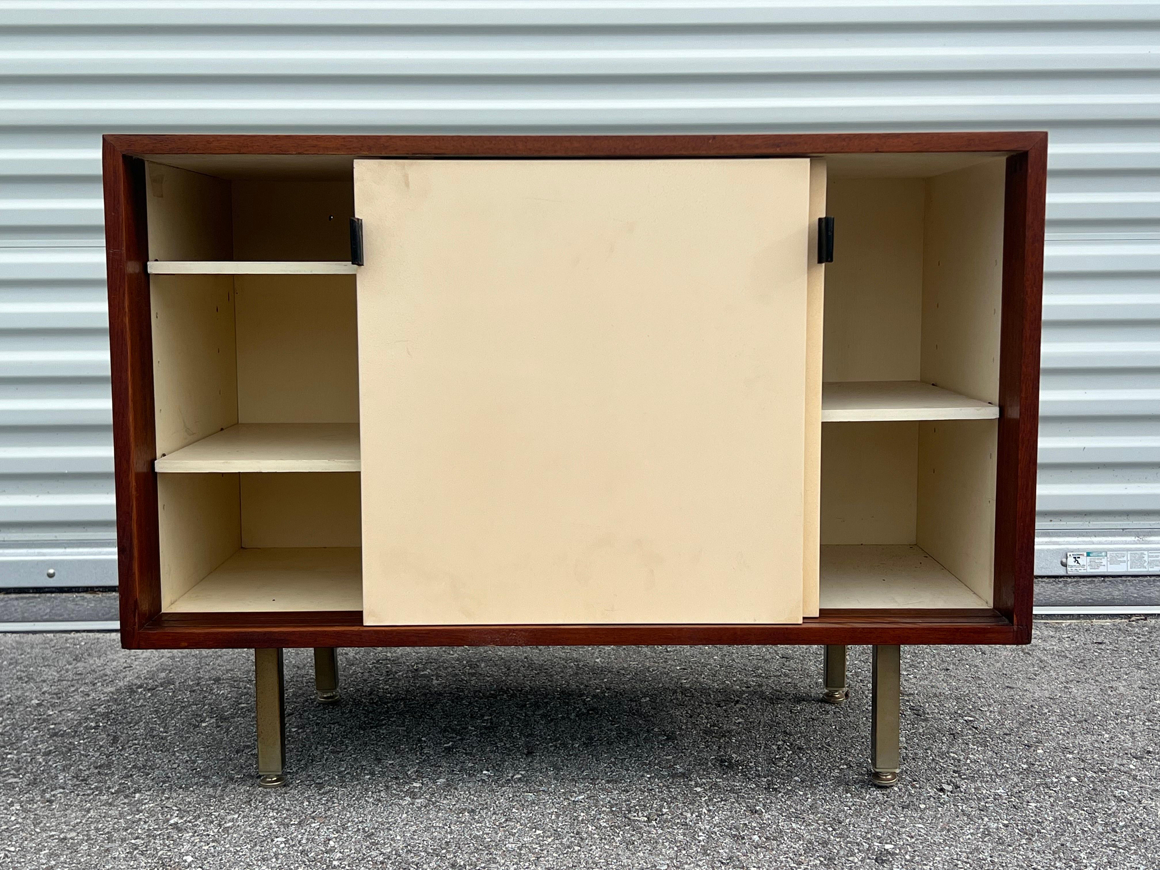 Pequeña Credenza Clásica Knoll en Nogal y Crema Ca' 1950's en venta 8