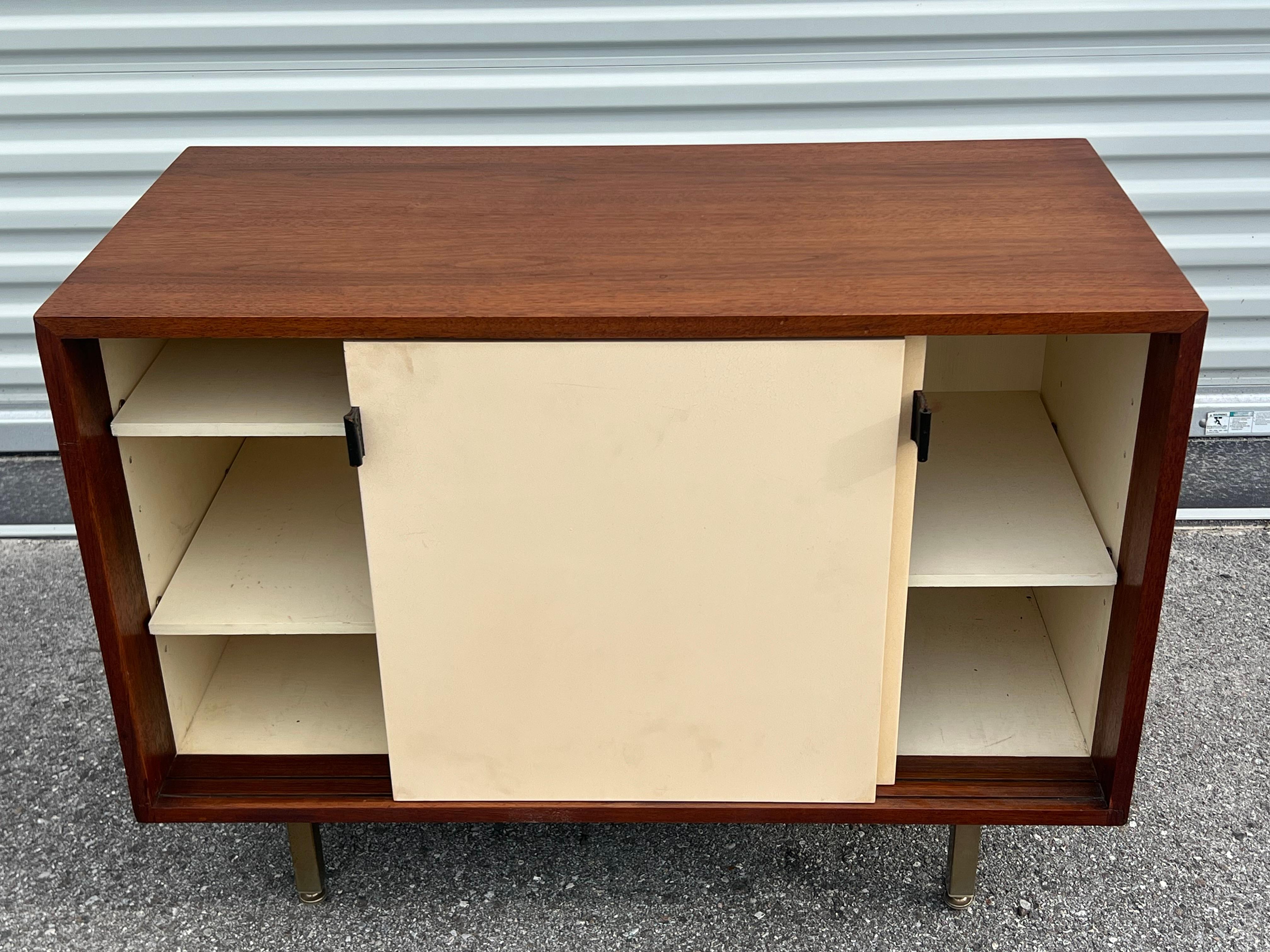 Pequeña Credenza Clásica Knoll en Nogal y Crema Ca' 1950's en venta 9