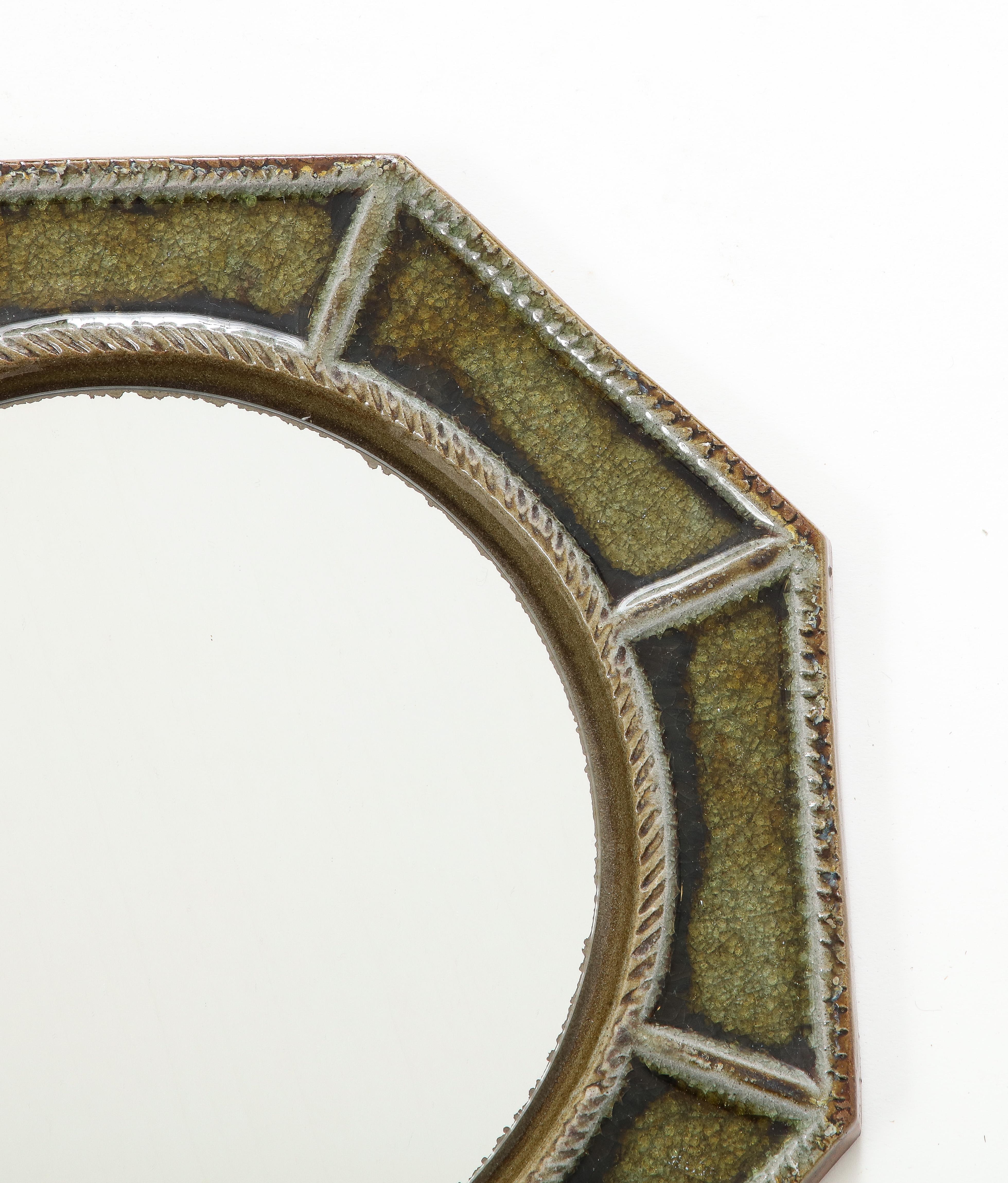 Petit miroir octogonal en céramique cloisonnée Miroir mural octogonal en céramique émaillée verte, France, années 60 en vente 2