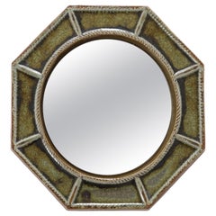 Petit miroir octogonal en céramique cloisonnée Miroir mural octogonal en céramique émaillée verte, France, années 60