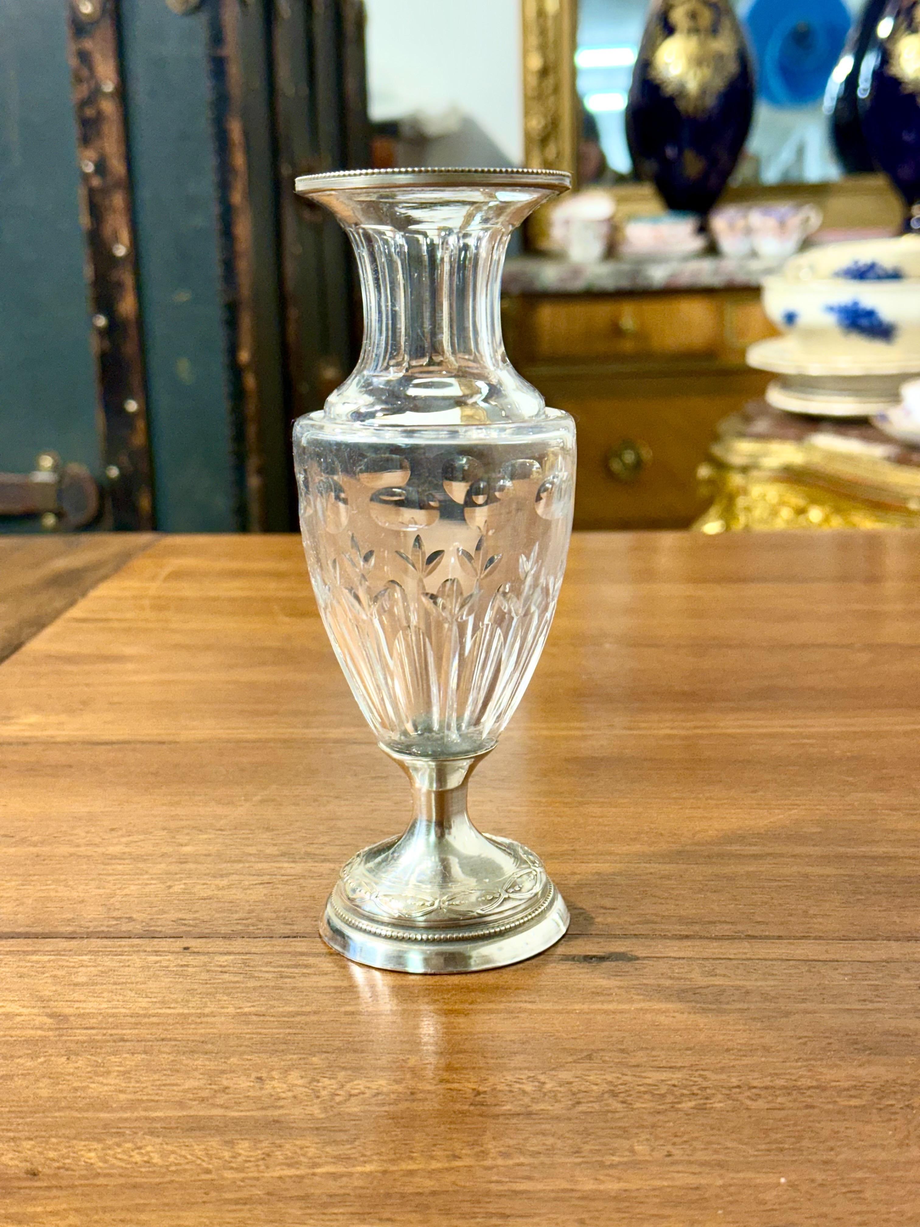Con perline Petite Crystal Vase with French Solid Silver Mount, 19th Century in vendita