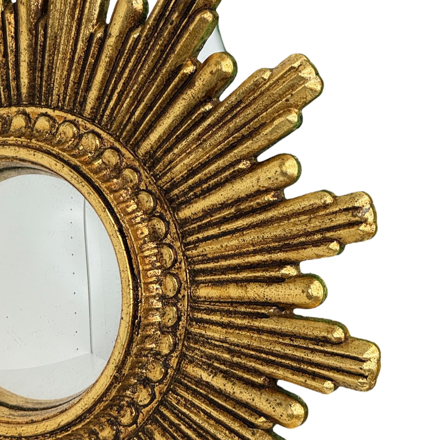 Petite Cute Starburst Sunburst Gilded Resin Convex Mirror Belgium, circa 1970s In Good Condition For Sale In Nuernberg, DE