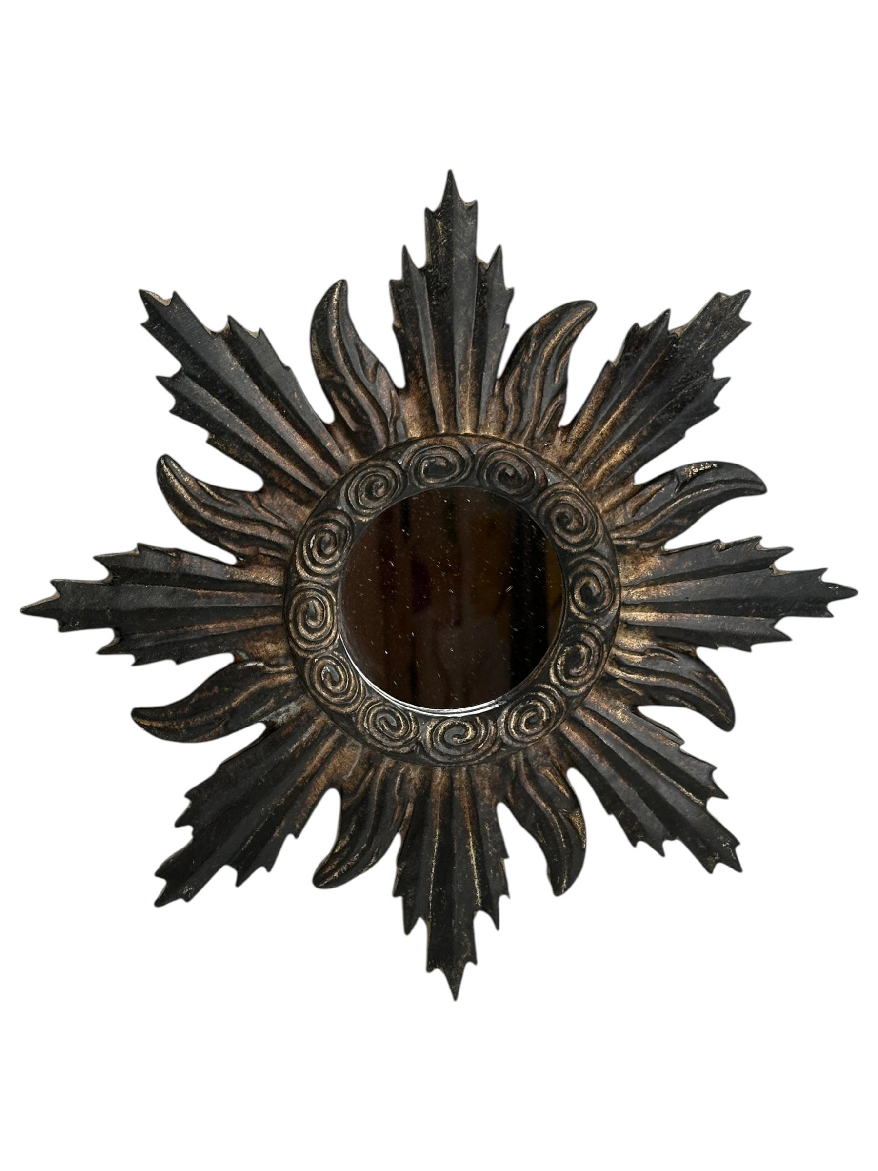 Petite Cute Starburst Sunburst Vergoldetes Harz Flacher Spiegel Belgien, circa 1980er Jahre (Hollywood Regency) im Angebot