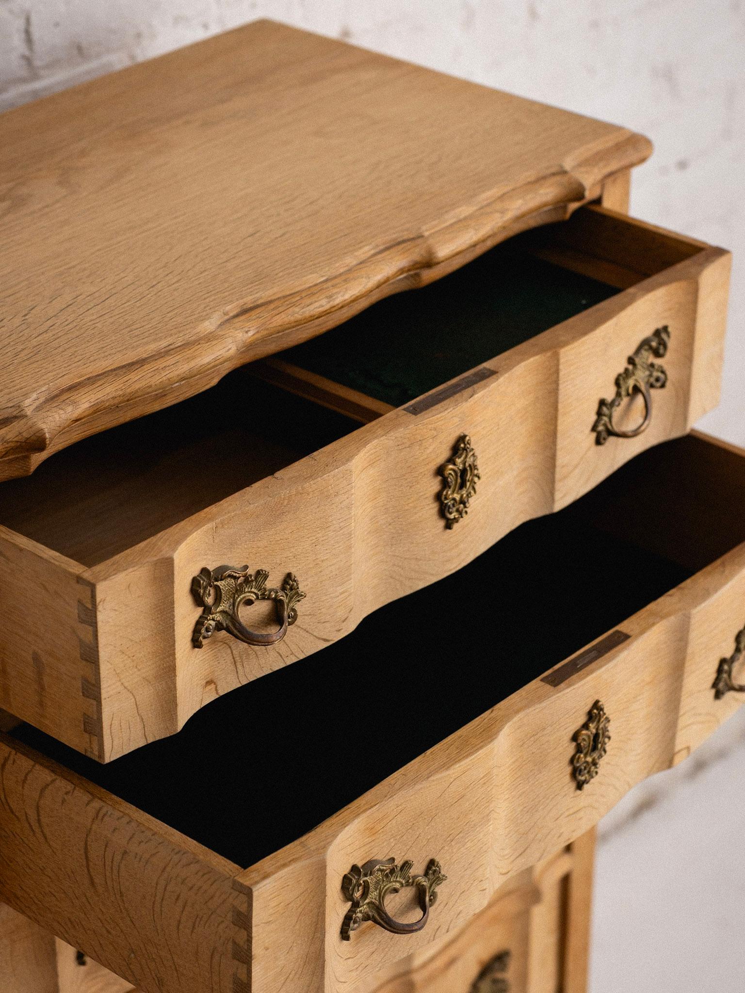 Petite Danish Blonde Oak Tallboy in the Syle of Henning Kjaernulf In Good Condition In Brooklyn, NY